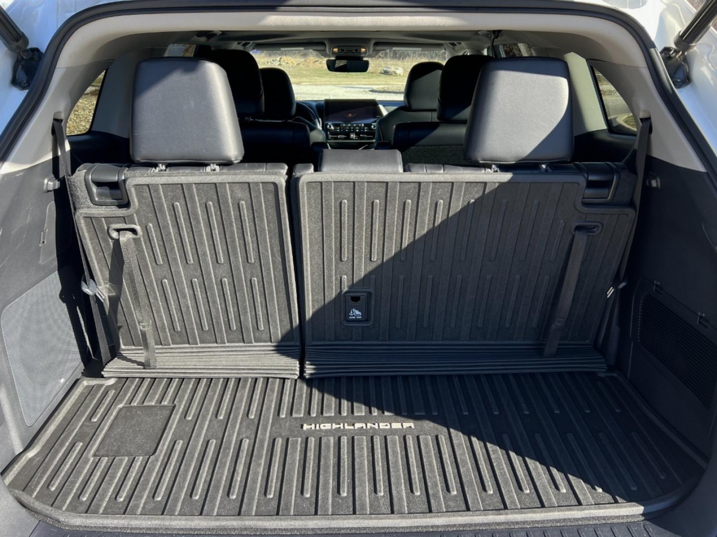 2020 WHITE /Black Toyota Highlander Limited AWD V6 (5TDDZRBH5LS) with an 3.5L V6 engine, Automatic transmission, located at 2990 Old Orchard Rd., Jackson, MO, 63755, 37.354214, -89.612106 - 2020 Toyota Highlander Limited 1-Owner 91xxx miles All Wheel Drive 3.5L V6 Automatic Leather 3rd Row Navigation Power/Heated/Cooled Seats Heated Steering Wheel Backup Camera Sunroof Bluetooth Cruise Power Windows/Locks/Mirrors We have financing available and we accept trades! Fill o - Photo#22