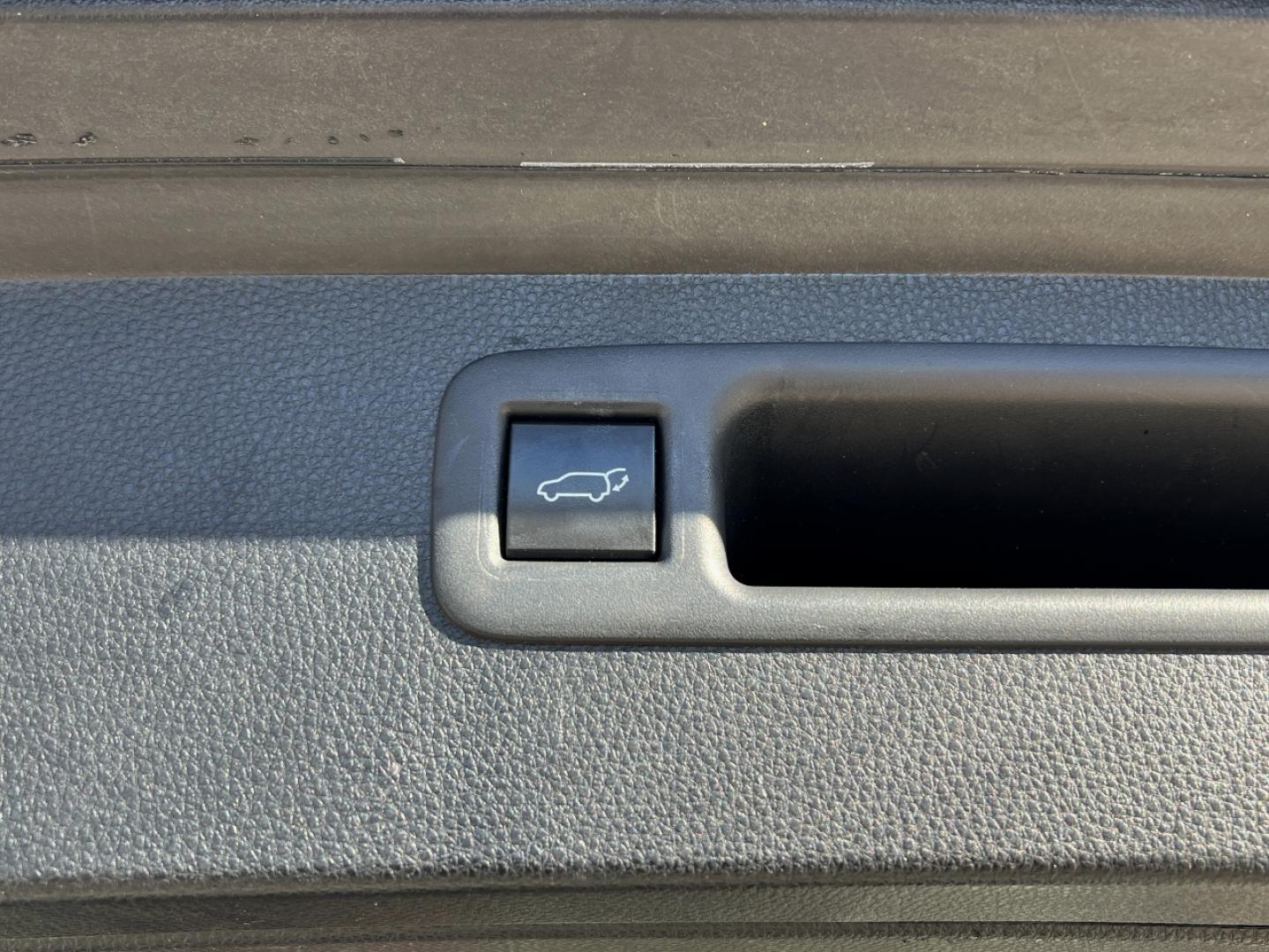 2020 WHITE /Black Toyota Highlander Limited AWD V6 (5TDDZRBH5LS) with an 3.5L V6 engine, Automatic transmission, located at 2990 Old Orchard Rd., Jackson, MO, 63755, 37.354214, -89.612106 - 2020 Toyota Highlander Limited 1-Owner 91xxx miles All Wheel Drive 3.5L V6 Automatic Leather 3rd Row Navigation Power/Heated/Cooled Seats Heated Steering Wheel Backup Camera Sunroof Bluetooth Cruise Power Windows/Locks/Mirrors We have financing available and we accept trades! Fill o - Photo#23