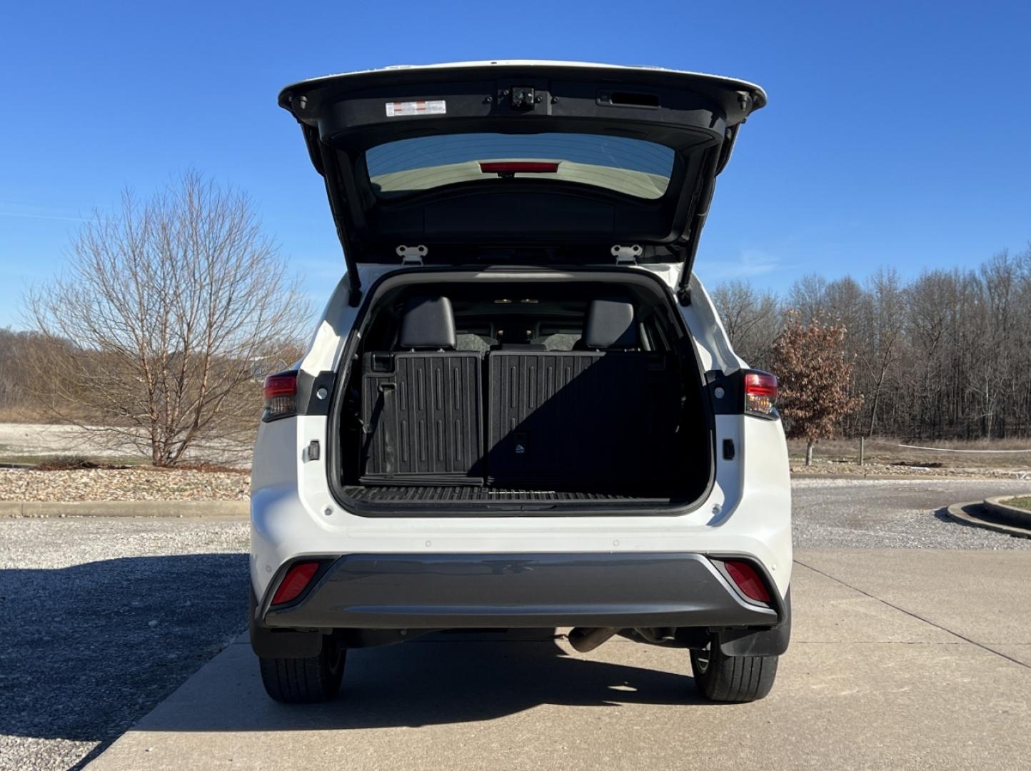 2020 WHITE /Black Toyota Highlander Limited AWD V6 (5TDDZRBH5LS) with an 3.5L V6 engine, Automatic transmission, located at 2990 Old Orchard Rd., Jackson, MO, 63755, 37.354214, -89.612106 - 2020 Toyota Highlander Limited 1-Owner 91xxx miles All Wheel Drive 3.5L V6 Automatic Leather 3rd Row Navigation Power/Heated/Cooled Seats Heated Steering Wheel Backup Camera Sunroof Bluetooth Cruise Power Windows/Locks/Mirrors We have financing available and we accept trades! Fill o - Photo#21