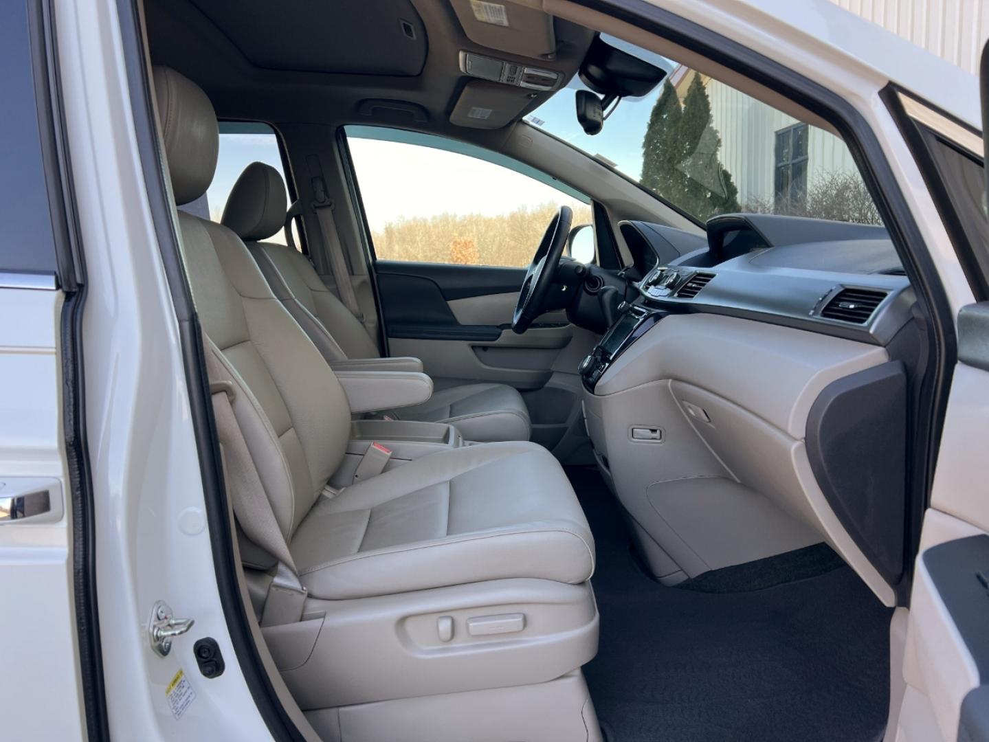 2016 WHITE /Tan Honda Odyssey EX-L (5FNRL5H64GB) with an 3.5L V6 engine, Automatic transmission, located at 2990 Old Orchard Rd., Jackson, MO, 63755, 37.354214, -89.612106 - 2016 Honda Odyssey EX-L 1-Owner 67xxx miles Front Wheel Drive 3.5L V6 Automatic Leather 3rd Row Navigation Power/Heated Seats Backup Camera Sunroof Bluetooth Cruise Power Windows/Locks/Mirrors We have financing available and we accept trades! Fill out a credit application on our websi - Photo#17