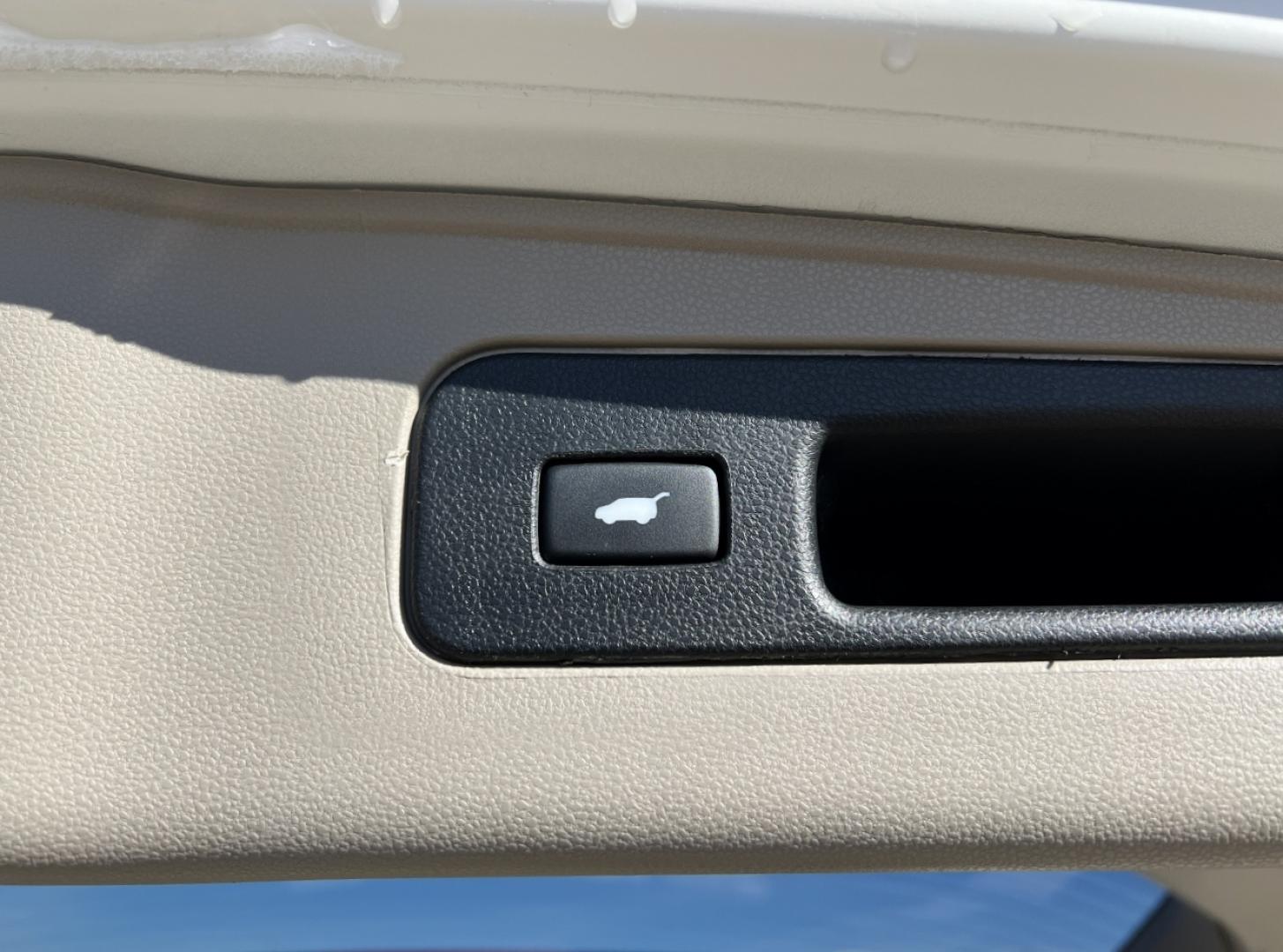 2016 WHITE /Tan Honda Odyssey EX-L (5FNRL5H64GB) with an 3.5L V6 engine, Automatic transmission, located at 2990 Old Orchard Rd., Jackson, MO, 63755, 37.354214, -89.612106 - 2016 Honda Odyssey EX-L 1-Owner 67xxx miles Front Wheel Drive 3.5L V6 Automatic Leather 3rd Row Navigation Power/Heated Seats Backup Camera Sunroof Bluetooth Cruise Power Windows/Locks/Mirrors We have financing available and we accept trades! Fill out a credit application on our websi - Photo#23