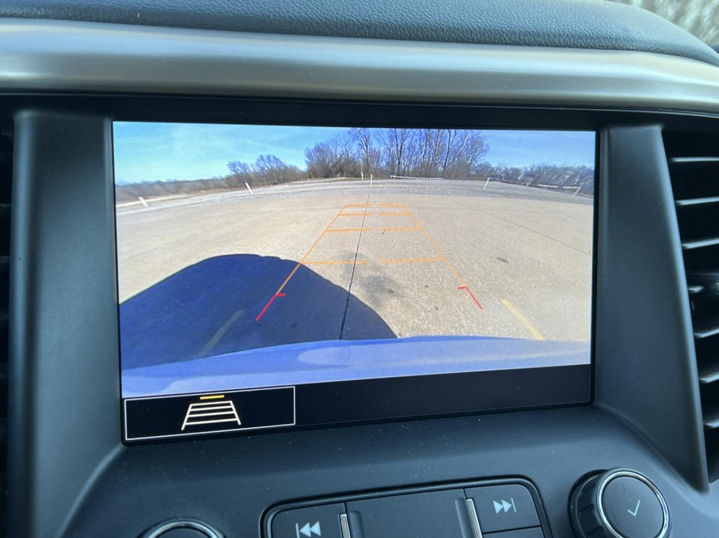 2020 WHITE /Tan GMC Acadia Denali FWD (1GKKNPLS1LZ) with an 3.6L V6 engine, Automatic transmission, located at 2990 Old Orchard Rd., Jackson, MO, 63755, 37.354214, -89.612106 - 2020 GMC Acadia Denali 1-Owner 81xxx miles Front Wheel Drive 3.6L V6 Automatic Leather 3rd Row Navigation Backup Camera Power/Heated/Cooled Seats Heated Rear Seats Heated Steering Wheel Sunroof Bluetooth Remote Start Cruise Power Windows/Locks/Mirrors We have financing available an - Photo#3