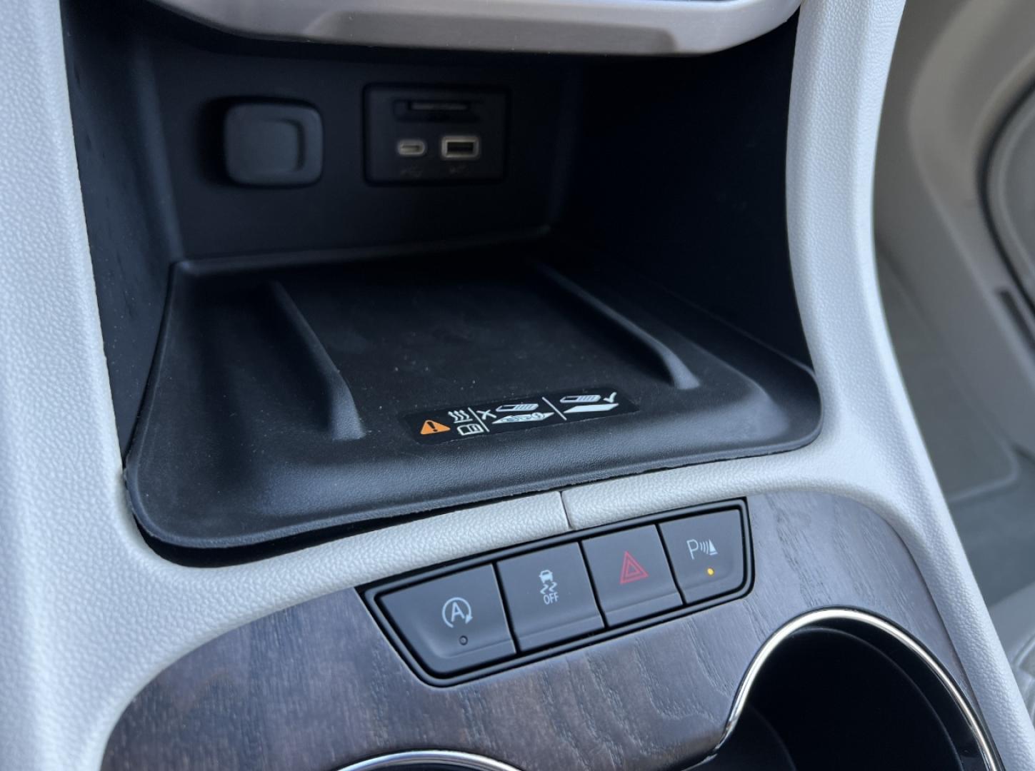 2020 WHITE /Tan GMC Acadia Denali FWD (1GKKNPLS1LZ) with an 3.6L V6 engine, Automatic transmission, located at 2990 Old Orchard Rd., Jackson, MO, 63755, 37.354214, -89.612106 - 2020 GMC Acadia Denali 1-Owner 81xxx miles Front Wheel Drive 3.6L V6 Automatic Leather 3rd Row Navigation Backup Camera Power/Heated/Cooled Seats Heated Rear Seats Heated Steering Wheel Sunroof Bluetooth Remote Start Cruise Power Windows/Locks/Mirrors We have financing available an - Photo#32