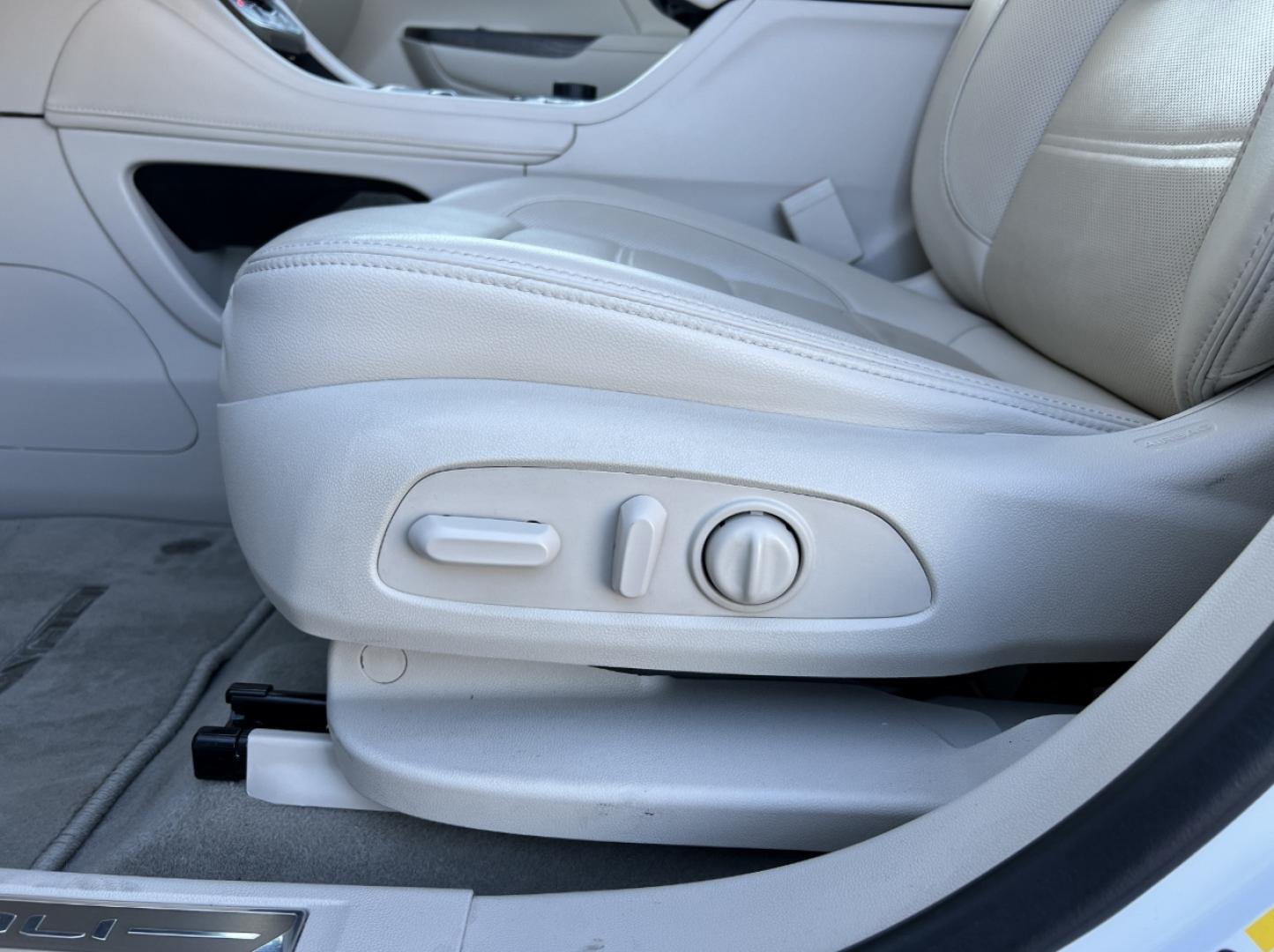 2020 WHITE /Tan GMC Acadia Denali FWD (1GKKNPLS1LZ) with an 3.6L V6 engine, Automatic transmission, located at 2990 Old Orchard Rd., Jackson, MO, 63755, 37.354214, -89.612106 - 2020 GMC Acadia Denali 1-Owner 81xxx miles Front Wheel Drive 3.6L V6 Automatic Leather 3rd Row Navigation Backup Camera Power/Heated/Cooled Seats Heated Rear Seats Heated Steering Wheel Sunroof Bluetooth Remote Start Cruise Power Windows/Locks/Mirrors We have financing available an - Photo#6