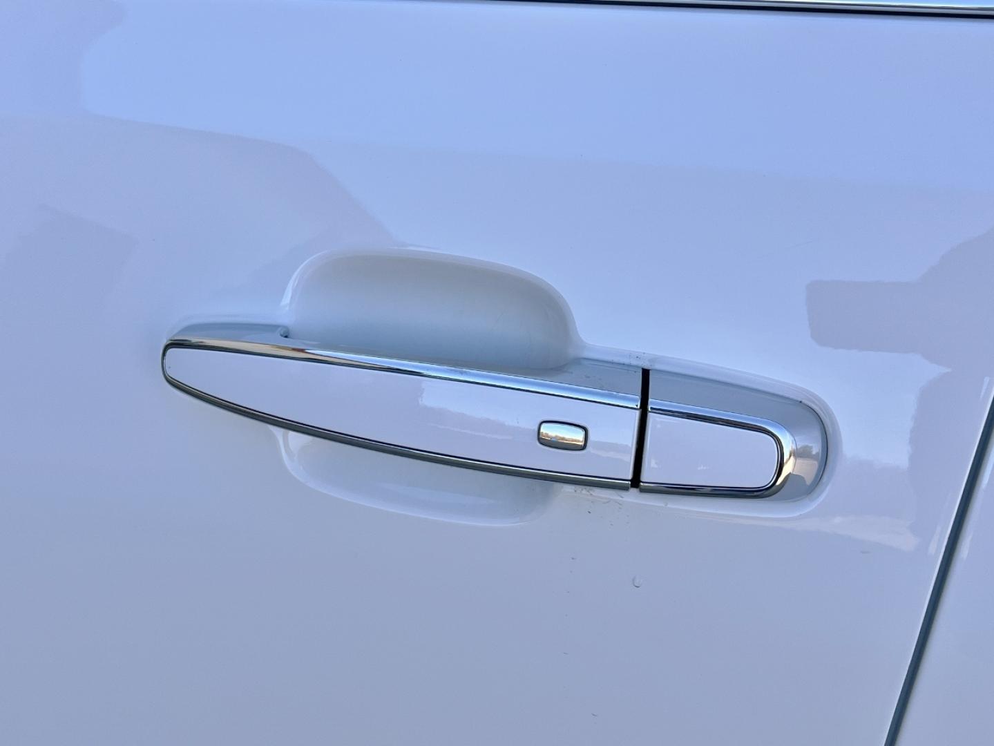 2020 WHITE /Tan GMC Acadia Denali FWD (1GKKNPLS1LZ) with an 3.6L V6 engine, Automatic transmission, located at 2990 Old Orchard Rd., Jackson, MO, 63755, 37.354214, -89.612106 - 2020 GMC Acadia Denali 1-Owner 81xxx miles Front Wheel Drive 3.6L V6 Automatic Leather 3rd Row Navigation Backup Camera Power/Heated/Cooled Seats Heated Rear Seats Heated Steering Wheel Sunroof Bluetooth Remote Start Cruise Power Windows/Locks/Mirrors We have financing available an - Photo#38