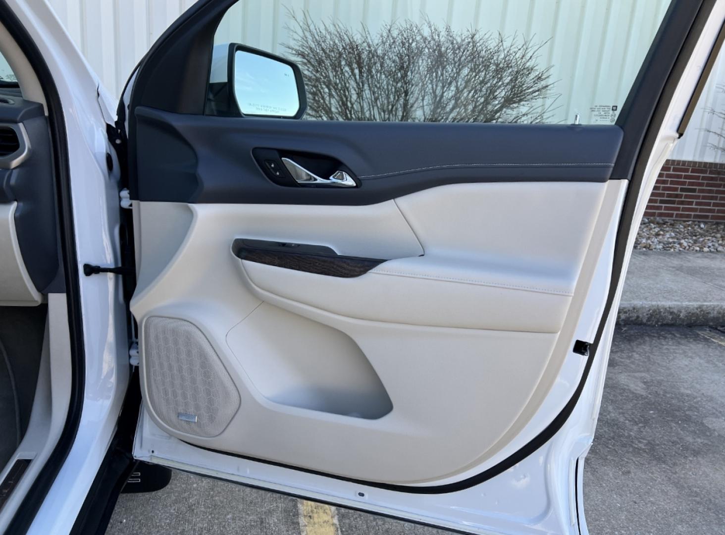 2020 WHITE /Tan GMC Acadia Denali FWD (1GKKNPLS1LZ) with an 3.6L V6 engine, Automatic transmission, located at 2990 Old Orchard Rd., Jackson, MO, 63755, 37.354214, -89.612106 - 2020 GMC Acadia Denali 1-Owner 81xxx miles Front Wheel Drive 3.6L V6 Automatic Leather 3rd Row Navigation Backup Camera Power/Heated/Cooled Seats Heated Rear Seats Heated Steering Wheel Sunroof Bluetooth Remote Start Cruise Power Windows/Locks/Mirrors We have financing available an - Photo#18