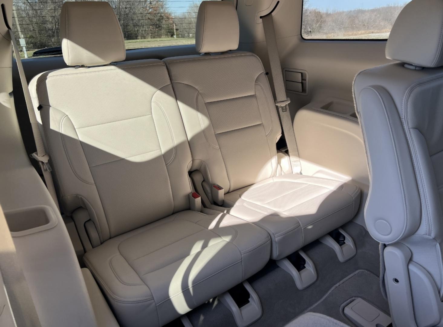 2020 WHITE /Tan GMC Acadia Denali FWD (1GKKNPLS1LZ) with an 3.6L V6 engine, Automatic transmission, located at 2990 Old Orchard Rd., Jackson, MO, 63755, 37.354214, -89.612106 - 2020 GMC Acadia Denali 1-Owner 81xxx miles Front Wheel Drive 3.6L V6 Automatic Leather 3rd Row Navigation Backup Camera Power/Heated/Cooled Seats Heated Rear Seats Heated Steering Wheel Sunroof Bluetooth Remote Start Cruise Power Windows/Locks/Mirrors We have financing available an - Photo#22