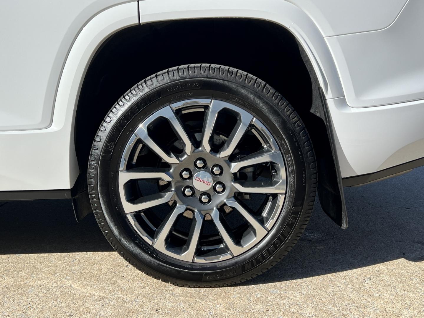 2020 WHITE /Tan GMC Acadia Denali FWD (1GKKNPLS1LZ) with an 3.6L V6 engine, Automatic transmission, located at 2990 Old Orchard Rd., Jackson, MO, 63755, 37.354214, -89.612106 - 2020 GMC Acadia Denali 1-Owner 81xxx miles Front Wheel Drive 3.6L V6 Automatic Leather 3rd Row Navigation Backup Camera Power/Heated/Cooled Seats Heated Rear Seats Heated Steering Wheel Sunroof Bluetooth Remote Start Cruise Power Windows/Locks/Mirrors We have financing available an - Photo#43