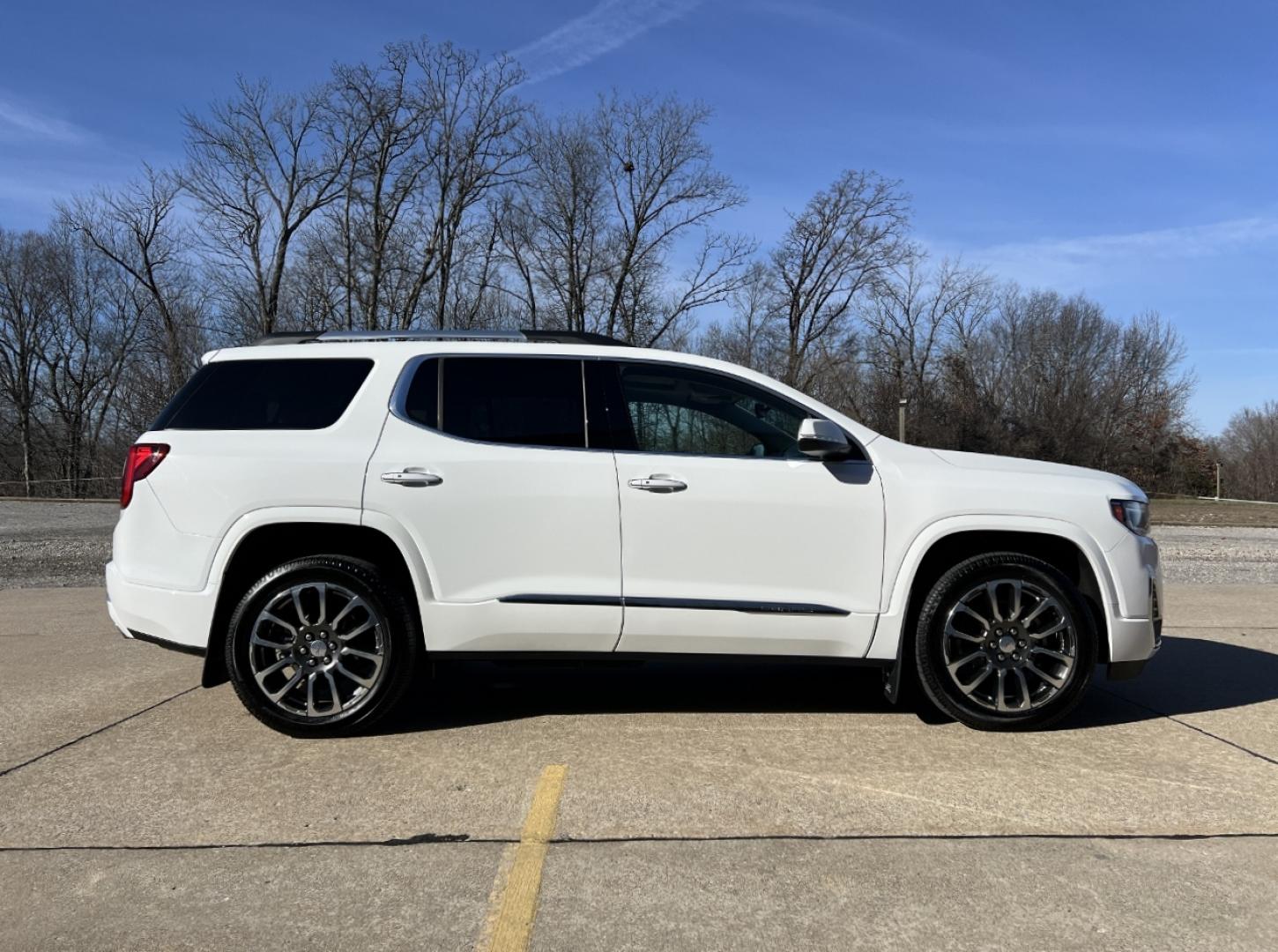 2020 WHITE /Tan GMC Acadia Denali FWD (1GKKNPLS1LZ) with an 3.6L V6 engine, Automatic transmission, located at 2990 Old Orchard Rd., Jackson, MO, 63755, 37.354214, -89.612106 - 2020 GMC Acadia Denali 1-Owner 81xxx miles Front Wheel Drive 3.6L V6 Automatic Leather 3rd Row Navigation Backup Camera Power/Heated/Cooled Seats Heated Rear Seats Heated Steering Wheel Sunroof Bluetooth Remote Start Cruise Power Windows/Locks/Mirrors We have financing available an - Photo#11