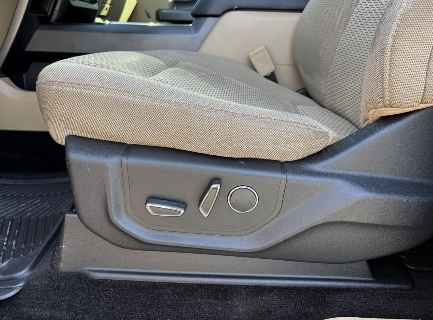 2018 RED /Tan Ford F-150 XLT SuperCab 6.5-ft. 4WD (1FTEX1EP1JK) with an 2.7L V6 engine, 6A transmission, located at 2990 Old Orchard Rd., Jackson, MO, 63755, 37.354214, -89.612106 - 2018 Ford F-150 XLT 91xxx miles 4x4 2.7L V6 Automatic Navigation Power/Heated Seats Backup Camera Bluetooth Remote Start Cruise Power Windows/Locks/Mirrors We have financing available and we accept trades! Fill out a credit application on our website or come by today! If you have any qu - Photo#6