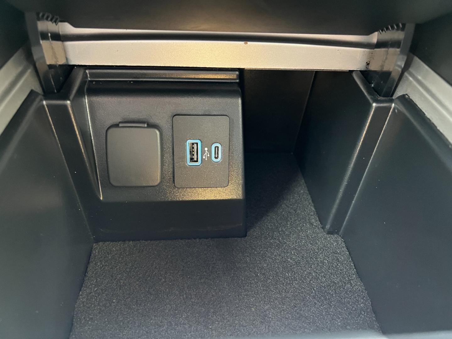 2021 BLACK /Black Ford Explorer Limited AWD (1FMSK8FH3MG) with an 2.3L 4 Cyl. engine, Automatic transmission, located at 2990 Old Orchard Rd., Jackson, MO, 63755, 37.354214, -89.612106 - 2021 Ford Explorer Limited 1-Owner 63xxx miles 4 Wheel Drive 2.3L 4 Cyl. Automatic Leather 3rd Row Navigation Power/Heated/Cooled Seats Heated Rear Seats Heated Steering Wheel Backup Camera Sunroof Bluetooth Remote Start Cruise Power Windows/Locks/Mirrors We have financing availabl - Photo#32