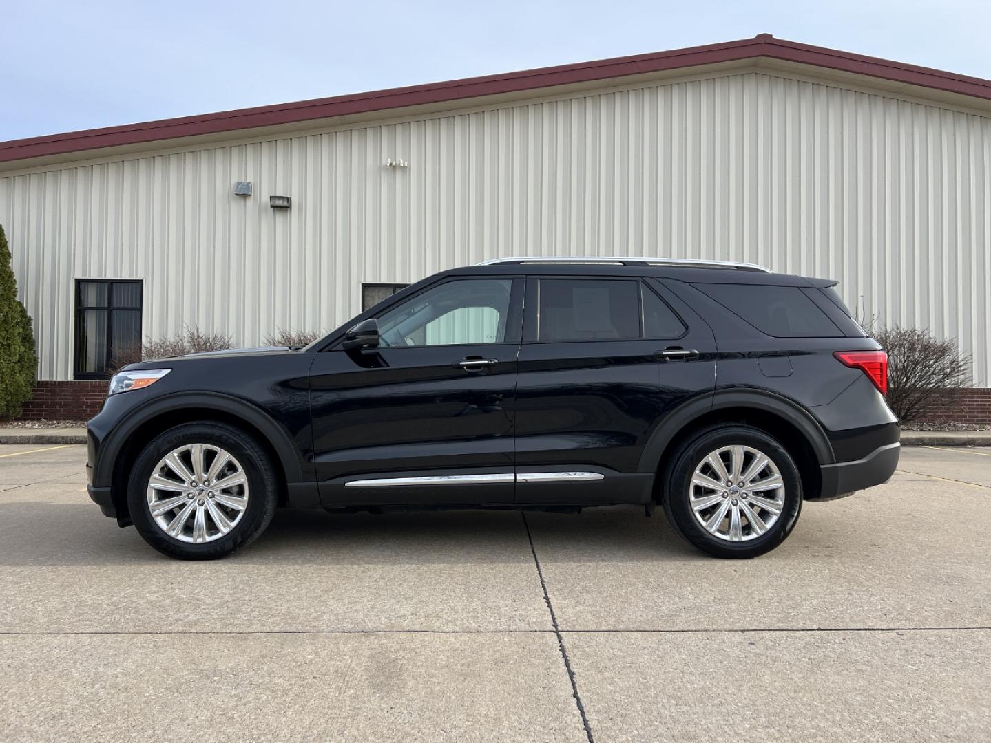 2021 BLACK /Black Ford Explorer Limited AWD (1FMSK8FH3MG) with an 2.3L 4 Cyl. engine, Automatic transmission, located at 2990 Old Orchard Rd., Jackson, MO, 63755, 37.354214, -89.612106 - 2021 Ford Explorer Limited 1-Owner 63xxx miles 4 Wheel Drive 2.3L 4 Cyl. Automatic Leather 3rd Row Navigation Power/Heated/Cooled Seats Heated Rear Seats Heated Steering Wheel Backup Camera Sunroof Bluetooth Remote Start Cruise Power Windows/Locks/Mirrors We have financing availabl - Photo#10