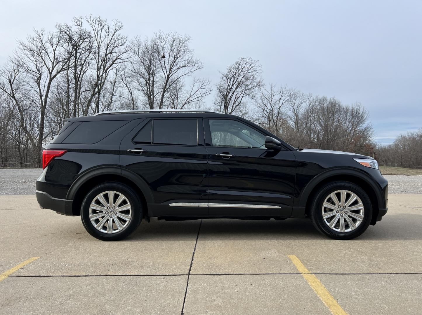 2021 BLACK /Black Ford Explorer Limited AWD (1FMSK8FH3MG) with an 2.3L 4 Cyl. engine, Automatic transmission, located at 2990 Old Orchard Rd., Jackson, MO, 63755, 37.354214, -89.612106 - 2021 Ford Explorer Limited 1-Owner 63xxx miles 4 Wheel Drive 2.3L 4 Cyl. Automatic Leather 3rd Row Navigation Power/Heated/Cooled Seats Heated Rear Seats Heated Steering Wheel Backup Camera Sunroof Bluetooth Remote Start Cruise Power Windows/Locks/Mirrors We have financing availabl - Photo#11