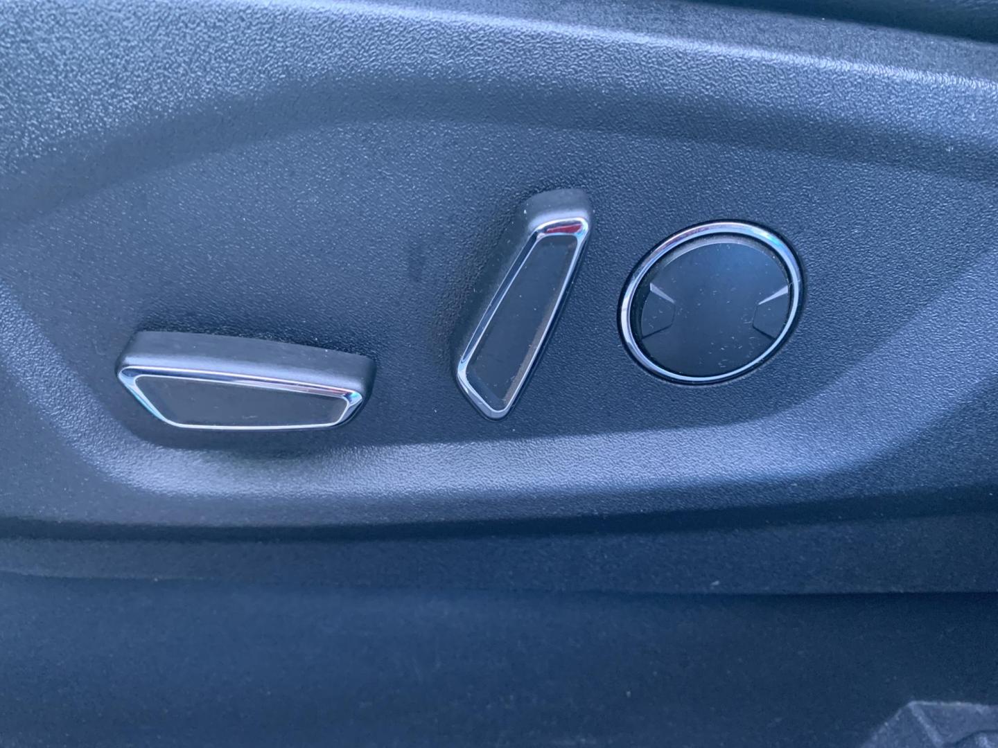 2015 WHITE /BLACK Ford Edge Titanium (2FMPK3K96FB) with an 2.0L L4 DOHC 16V engine, Automatic transmission, located at 506 S. Kingshighway, Cape Girardeau, MO, 63703, (573) 235-5000, 37.294991, -89.553635 - 2015 Ford Edge Titanium 2.0L 4 Cyl. Automatic Leather Navigation Backup Camera Power/Heated Seats Bluetooth Cruise Power Windows/Locks/Mirrors We have financing available and we accept trades! Fill out a credit application on our website or come by today! If you have - Photo#24