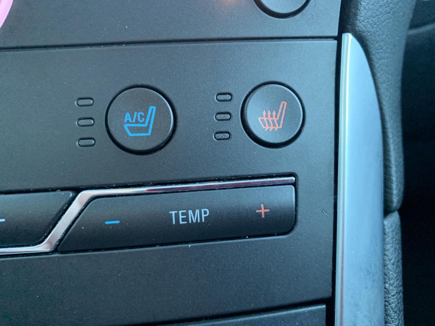 2015 WHITE /BLACK Ford Edge Titanium (2FMPK3K96FB) with an 2.0L L4 DOHC 16V engine, Automatic transmission, located at 506 S. Kingshighway, Cape Girardeau, MO, 63703, (573) 235-5000, 37.294991, -89.553635 - 2015 Ford Edge Titanium 2.0L 4 Cyl. Automatic Leather Navigation Backup Camera Power/Heated Seats Bluetooth Cruise Power Windows/Locks/Mirrors We have financing available and we accept trades! Fill out a credit application on our website or come by today! If you have - Photo#36