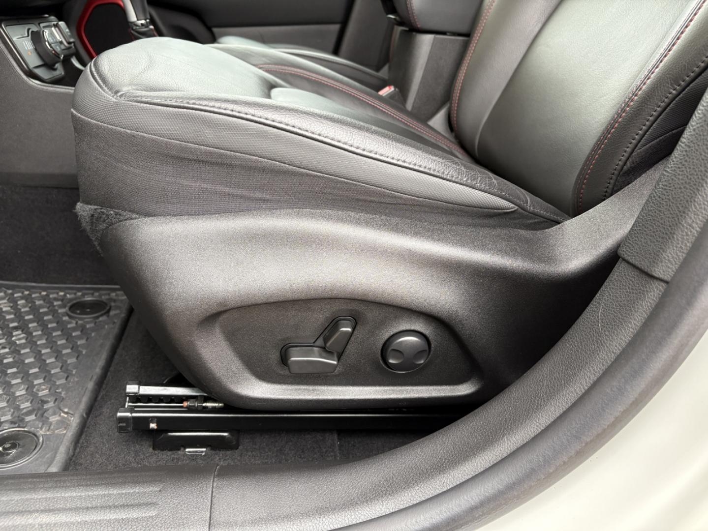 2022 WHITE /Black Jeep Renegade Trailhawk (ZACNJDC12NP) with an 1.3L 4 Cyl. engine, Automatic transmission, located at 2990 Old Orchard Rd., Jackson, MO, 63755, 37.354214, -89.612106 - 2022 Jeep Renegade Trailhawk 1-Owner 23xxx miles 4 Wheel Drive 1.3L 4 Cyl. Automatic Leather Navigation Power Driver Seat Heated Seats Heated Steering Wheel Backup Camera Bluetooth Remote Start Cruise Power Windows/Locks/Mirrors We have financing available and we accept trades! Fill - Photo#6