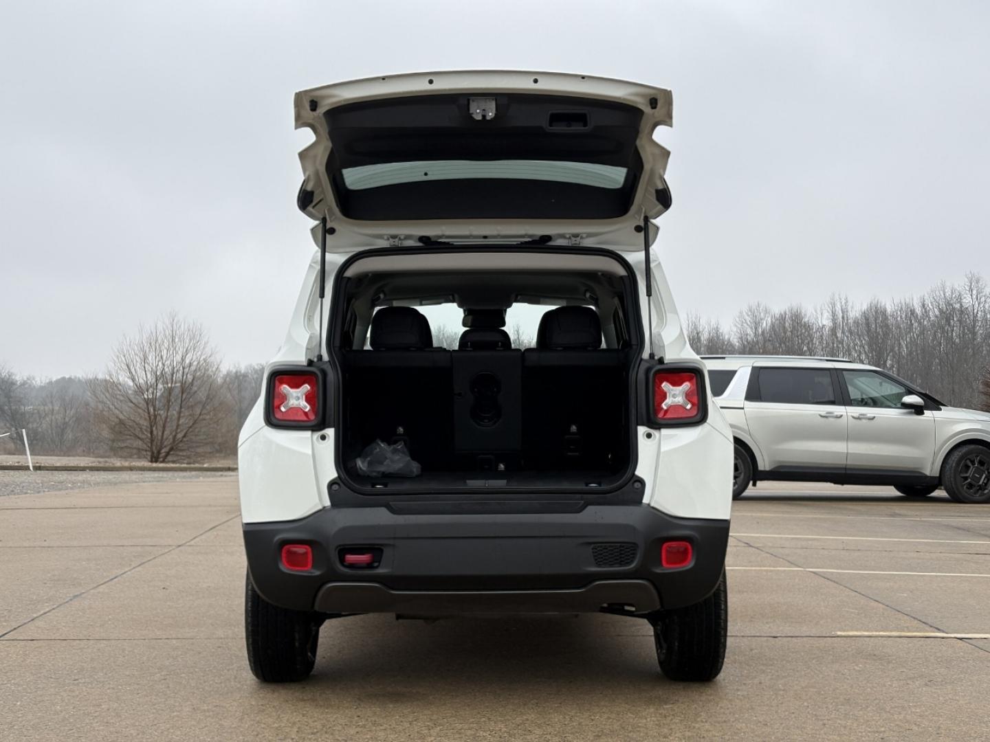 2022 WHITE /Black Jeep Renegade Trailhawk (ZACNJDC12NP) with an 1.3L 4 Cyl. engine, Automatic transmission, located at 2990 Old Orchard Rd., Jackson, MO, 63755, 37.354214, -89.612106 - 2022 Jeep Renegade Trailhawk 1-Owner 23xxx miles 4 Wheel Drive 1.3L 4 Cyl. Automatic Leather Navigation Power Driver Seat Heated Seats Heated Steering Wheel Backup Camera Bluetooth Remote Start Cruise Power Windows/Locks/Mirrors We have financing available and we accept trades! Fill - Photo#21