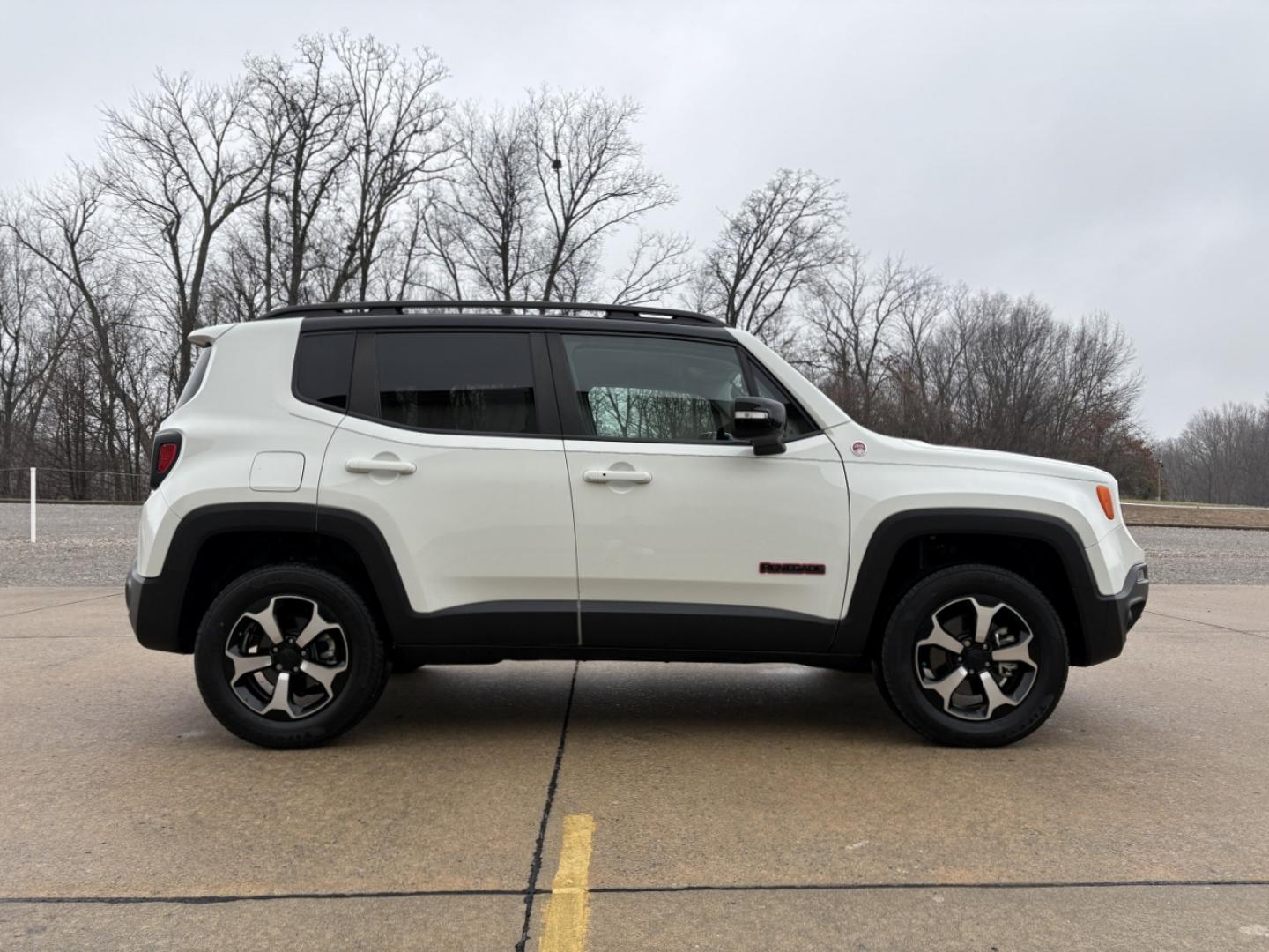 2022 WHITE /Black Jeep Renegade Trailhawk (ZACNJDC12NP) with an 1.3L 4 Cyl. engine, Automatic transmission, located at 2990 Old Orchard Rd., Jackson, MO, 63755, 37.354214, -89.612106 - 2022 Jeep Renegade Trailhawk 1-Owner 23xxx miles 4 Wheel Drive 1.3L 4 Cyl. Automatic Leather Navigation Power Driver Seat Heated Seats Heated Steering Wheel Backup Camera Bluetooth Remote Start Cruise Power Windows/Locks/Mirrors We have financing available and we accept trades! Fill - Photo#10