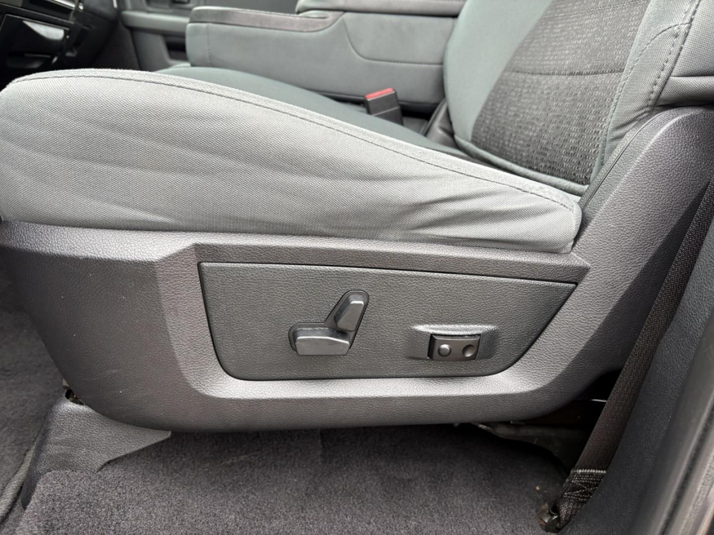 2014 GRAY /Gray RAM 1500 SLT Quad Cab 4WD (1C6RR7GG2ES) with an 3.6L V6 engine, Automatic transmission, located at 506 S. Kingshighway, Cape Girardeau, MO, 63703, (573) 235-5000, 37.294991, -89.553635 - 2014 Ram 1500 Big Horn 1-Owner 138xxx miles 4x4 3.6L V6 Automatic Power Driver Seat Bluetooth Remote Start Cruise Power Windows/Locks/Mirrors We have financing available and we accept trades! Fill out a credit application on our website or come by today! If you have any questions, give u - Photo#3