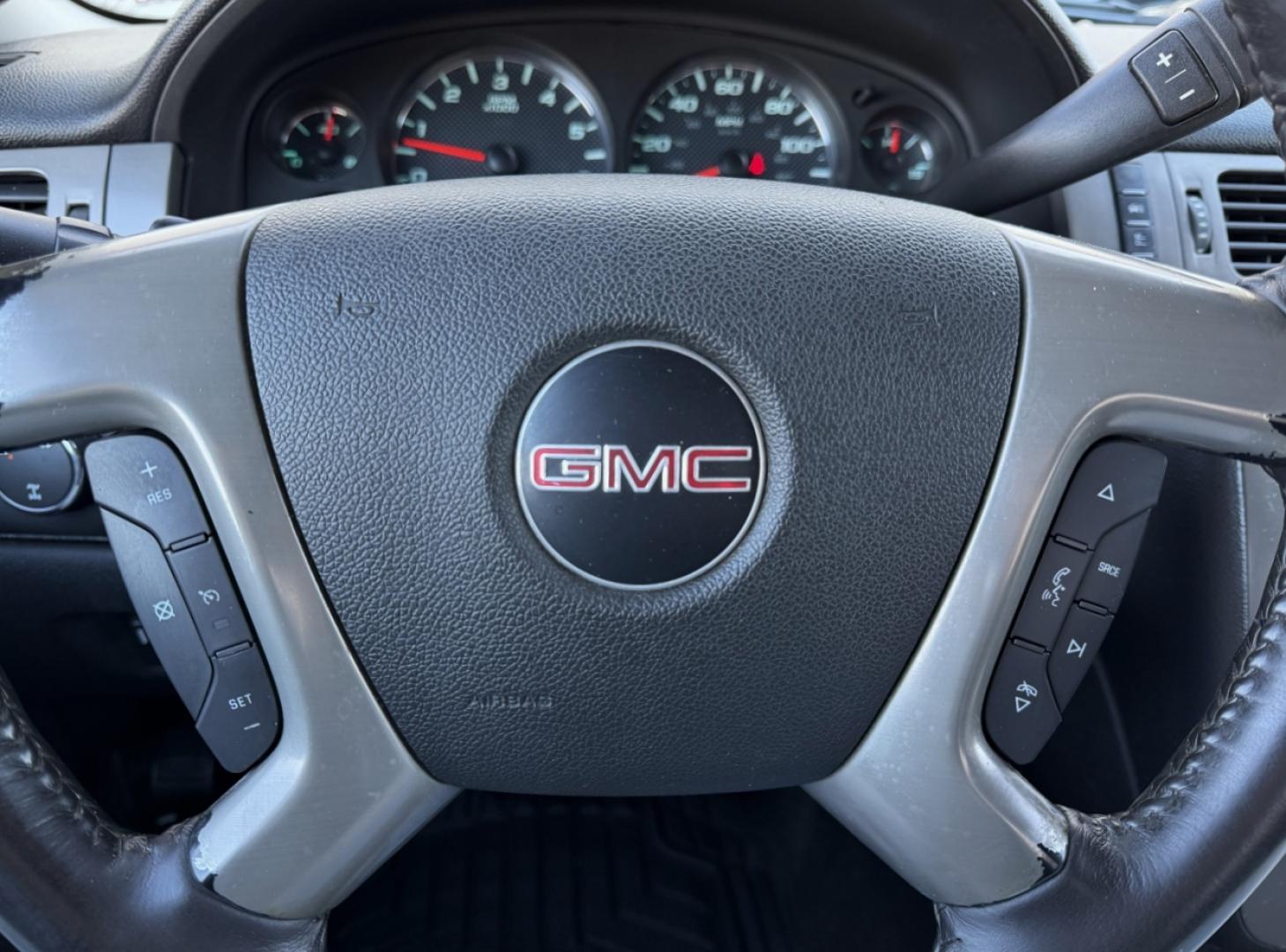 2010 WHITE /Black GMC Sierra 1500 SLT Ext. Cab 4WD (1GTSKWE31AZ) with an 5.3L V8 engine, Automatic transmission, located at 2990 Old Orchard Rd., Jackson, MO, 63755, 37.354214, -89.612106 - 2010 GMC Sierra 1500 SLT 163xxx miles 4x4 5.3L V8 Automatic Power/Heated Seats Remote Start Cruise Power Windows/Locks/Mirrors We have financing available and we accept trades! Fill out a credit application on our website or come by today! If you have any questions, give us a call at (573) - Photo#22