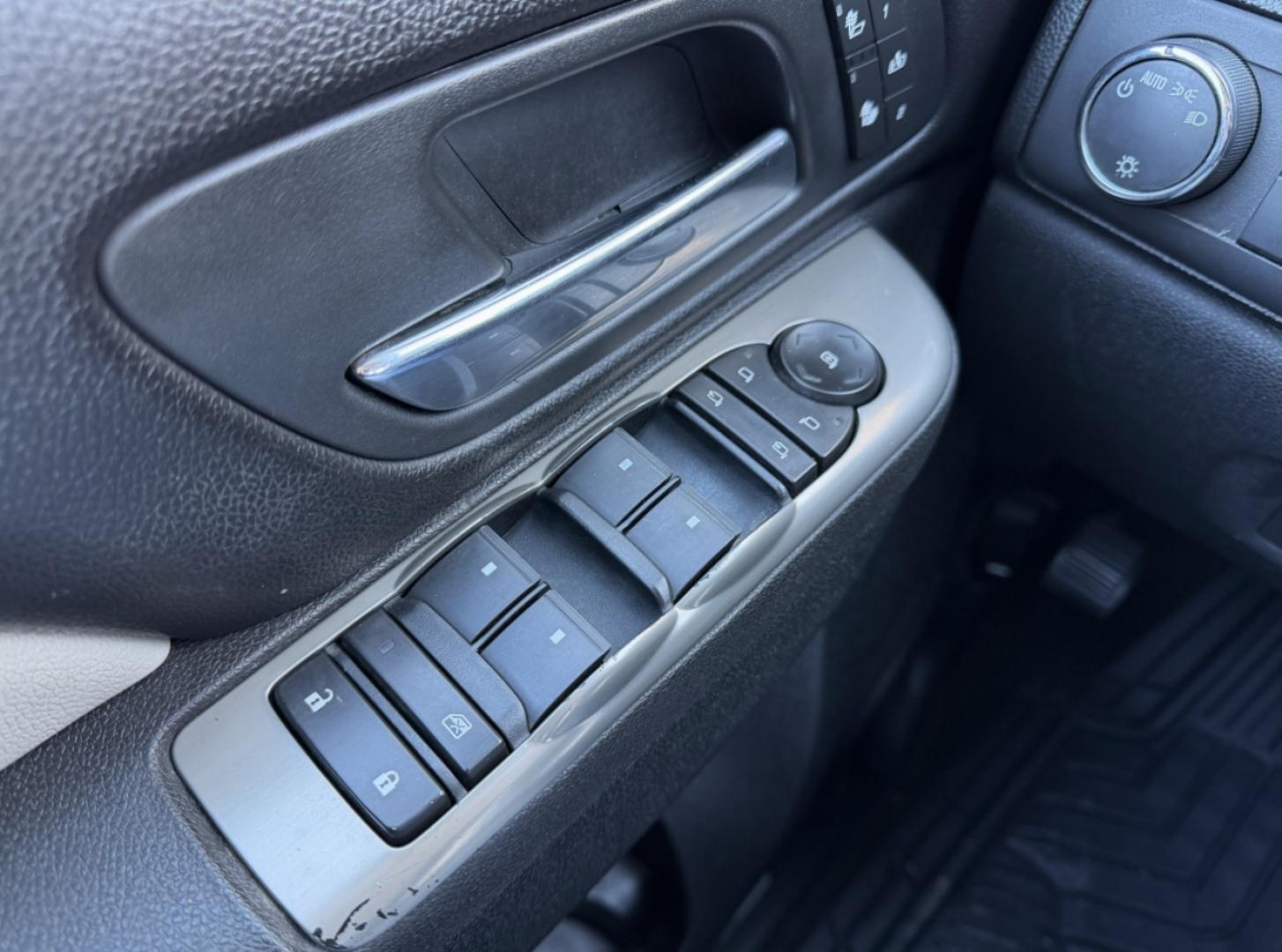 2010 WHITE /Black GMC Sierra 1500 SLT Ext. Cab 4WD (1GTSKWE31AZ) with an 5.3L V8 engine, Automatic transmission, located at 2990 Old Orchard Rd., Jackson, MO, 63755, 37.354214, -89.612106 - 2010 GMC Sierra 1500 SLT 163xxx miles 4x4 5.3L V8 Automatic Power/Heated Seats Remote Start Cruise Power Windows/Locks/Mirrors We have financing available and we accept trades! Fill out a credit application on our website or come by today! If you have any questions, give us a call at (573) - Photo#27