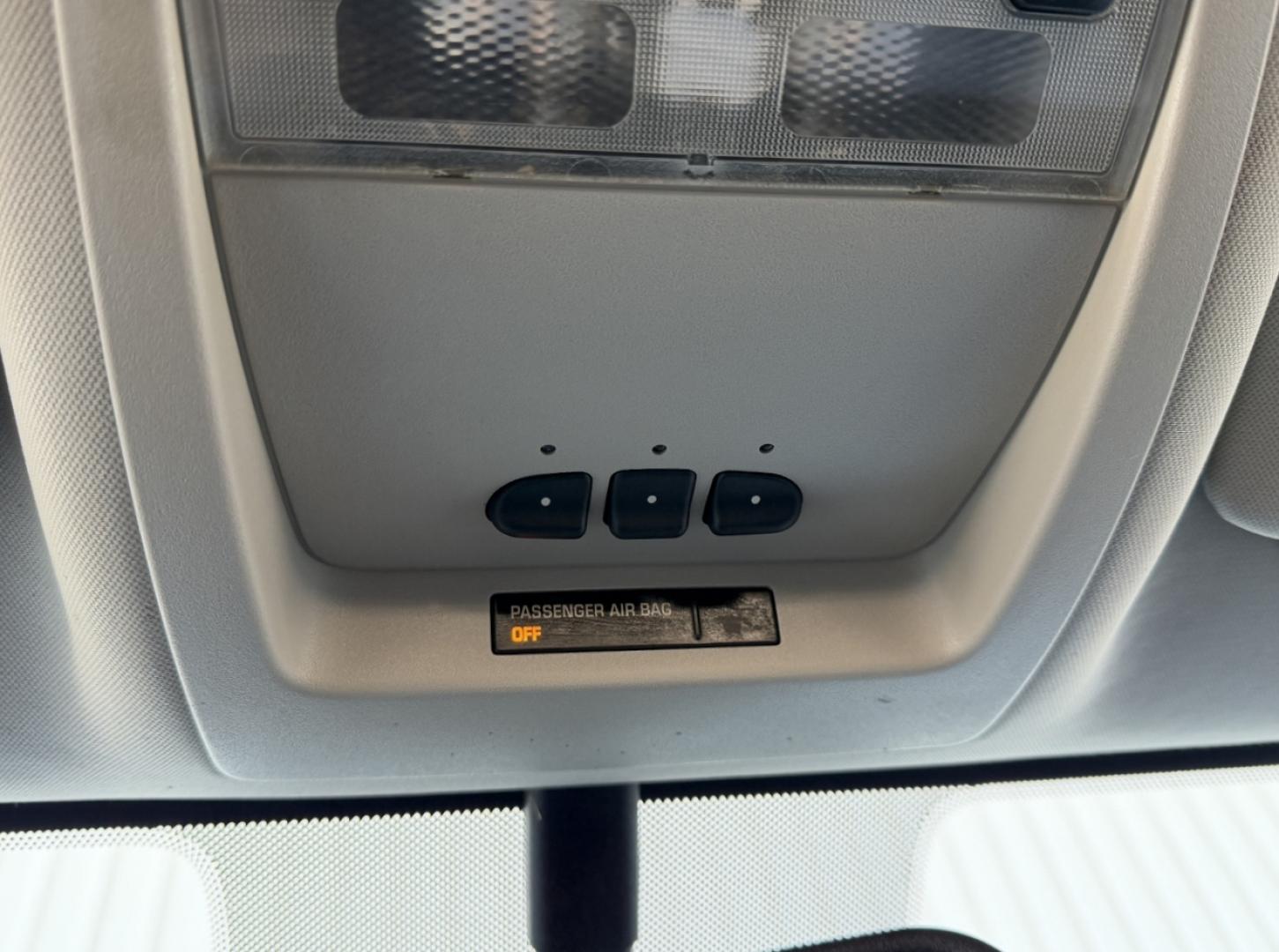 2010 WHITE /Black GMC Sierra 1500 SLT Ext. Cab 4WD (1GTSKWE31AZ) with an 5.3L V8 engine, Automatic transmission, located at 2990 Old Orchard Rd., Jackson, MO, 63755, 37.354214, -89.612106 - 2010 GMC Sierra 1500 SLT 163xxx miles 4x4 5.3L V8 Automatic Power/Heated Seats Remote Start Cruise Power Windows/Locks/Mirrors We have financing available and we accept trades! Fill out a credit application on our website or come by today! If you have any questions, give us a call at (573) - Photo#29