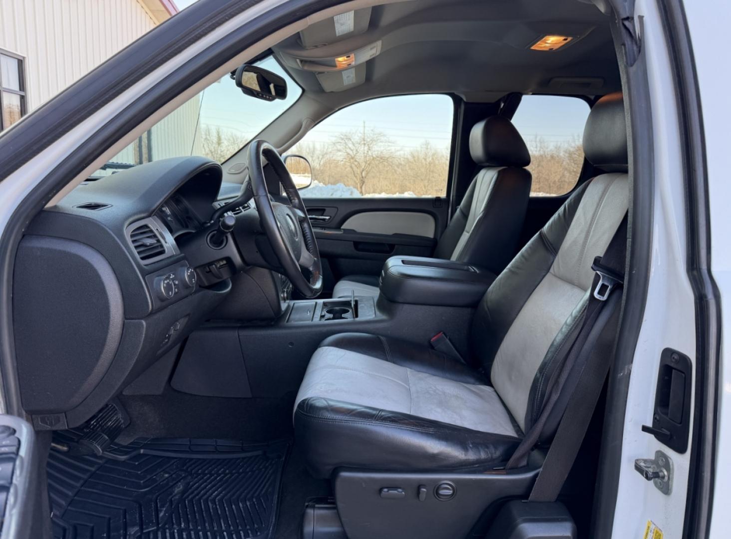 2010 WHITE /Black GMC Sierra 1500 SLT Ext. Cab 4WD (1GTSKWE31AZ) with an 5.3L V8 engine, Automatic transmission, located at 2990 Old Orchard Rd., Jackson, MO, 63755, 37.354214, -89.612106 - 2010 GMC Sierra 1500 SLT 163xxx miles 4x4 5.3L V8 Automatic Power/Heated Seats Remote Start Cruise Power Windows/Locks/Mirrors We have financing available and we accept trades! Fill out a credit application on our website or come by today! If you have any questions, give us a call at (573) - Photo#13