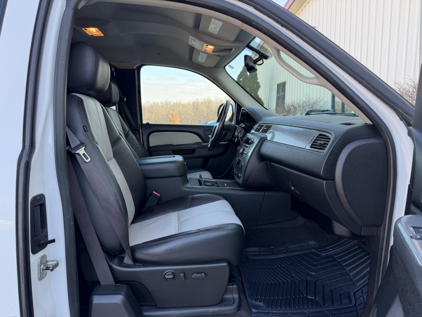 2010 WHITE /Black GMC Sierra 1500 SLT Ext. Cab 4WD (1GTSKWE31AZ) with an 5.3L V8 engine, Automatic transmission, located at 2990 Old Orchard Rd., Jackson, MO, 63755, 37.354214, -89.612106 - 2010 GMC Sierra 1500 SLT 163xxx miles 4x4 5.3L V8 Automatic Power/Heated Seats Remote Start Cruise Power Windows/Locks/Mirrors We have financing available and we accept trades! Fill out a credit application on our website or come by today! If you have any questions, give us a call at (573) - Photo#15