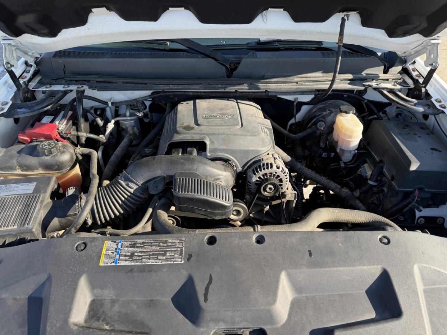 2010 WHITE /Black GMC Sierra 1500 SLT Ext. Cab 4WD (1GTSKWE31AZ) with an 5.3L V8 engine, Automatic transmission, located at 2990 Old Orchard Rd., Jackson, MO, 63755, 37.354214, -89.612106 - 2010 GMC Sierra 1500 SLT 163xxx miles 4x4 5.3L V8 Automatic Power/Heated Seats Remote Start Cruise Power Windows/Locks/Mirrors We have financing available and we accept trades! Fill out a credit application on our website or come by today! If you have any questions, give us a call at (573) - Photo#32