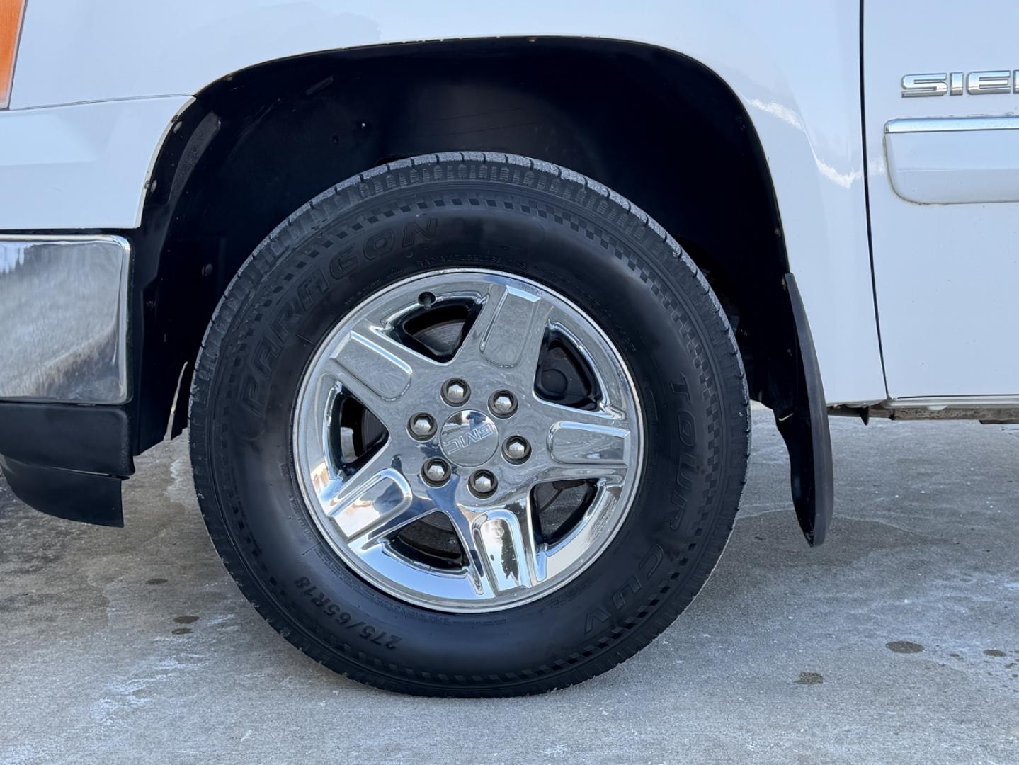 2010 WHITE /Black GMC Sierra 1500 SLT Ext. Cab 4WD (1GTSKWE31AZ) with an 5.3L V8 engine, Automatic transmission, located at 2990 Old Orchard Rd., Jackson, MO, 63755, 37.354214, -89.612106 - 2010 GMC Sierra 1500 SLT 163xxx miles 4x4 5.3L V8 Automatic Power/Heated Seats Remote Start Cruise Power Windows/Locks/Mirrors We have financing available and we accept trades! Fill out a credit application on our website or come by today! If you have any questions, give us a call at (573) - Photo#34