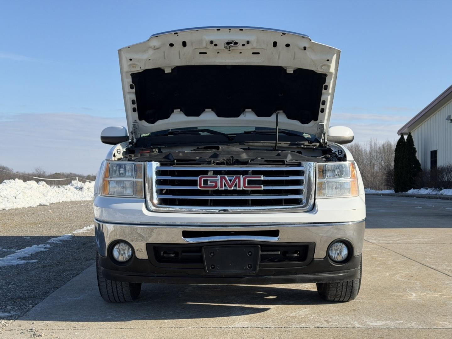 2010 WHITE /Black GMC Sierra 1500 SLT Ext. Cab 4WD (1GTSKWE31AZ) with an 5.3L V8 engine, Automatic transmission, located at 2990 Old Orchard Rd., Jackson, MO, 63755, 37.354214, -89.612106 - 2010 GMC Sierra 1500 SLT 163xxx miles 4x4 5.3L V8 Automatic Power/Heated Seats Remote Start Cruise Power Windows/Locks/Mirrors We have financing available and we accept trades! Fill out a credit application on our website or come by today! If you have any questions, give us a call at (573) - Photo#31