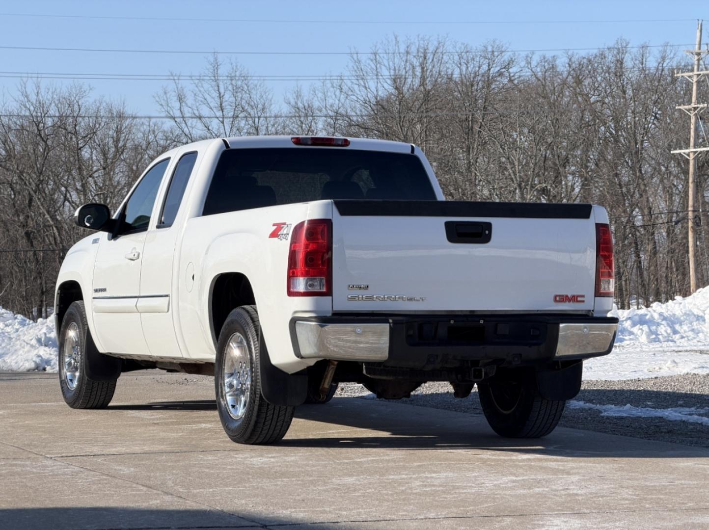 2010 WHITE /Black GMC Sierra 1500 SLT Ext. Cab 4WD (1GTSKWE31AZ) with an 5.3L V8 engine, Automatic transmission, located at 2990 Old Orchard Rd., Jackson, MO, 63755, 37.354214, -89.612106 - 2010 GMC Sierra 1500 SLT 163xxx miles 4x4 5.3L V8 Automatic Power/Heated Seats Remote Start Cruise Power Windows/Locks/Mirrors We have financing available and we accept trades! Fill out a credit application on our website or come by today! If you have any questions, give us a call at (573) - Photo#9
