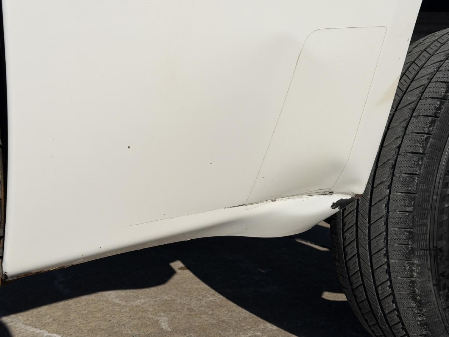 2010 WHITE /Black GMC Sierra 1500 SLT Ext. Cab 4WD (1GTSKWE31AZ) with an 5.3L V8 engine, Automatic transmission, located at 2990 Old Orchard Rd., Jackson, MO, 63755, 37.354214, -89.612106 - 2010 GMC Sierra 1500 SLT 163xxx miles 4x4 5.3L V8 Automatic Power/Heated Seats Remote Start Cruise Power Windows/Locks/Mirrors We have financing available and we accept trades! Fill out a credit application on our website or come by today! If you have any questions, give us a call at (573) - Photo#42