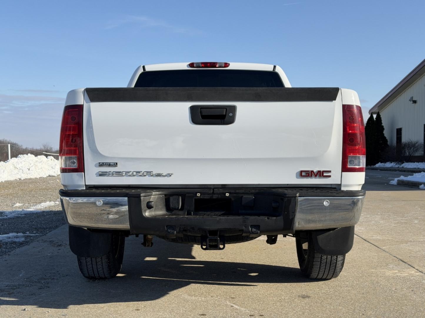 2010 WHITE /Black GMC Sierra 1500 SLT Ext. Cab 4WD (1GTSKWE31AZ) with an 5.3L V8 engine, Automatic transmission, located at 2990 Old Orchard Rd., Jackson, MO, 63755, 37.354214, -89.612106 - 2010 GMC Sierra 1500 SLT 163xxx miles 4x4 5.3L V8 Automatic Power/Heated Seats Remote Start Cruise Power Windows/Locks/Mirrors We have financing available and we accept trades! Fill out a credit application on our website or come by today! If you have any questions, give us a call at (573) - Photo#10