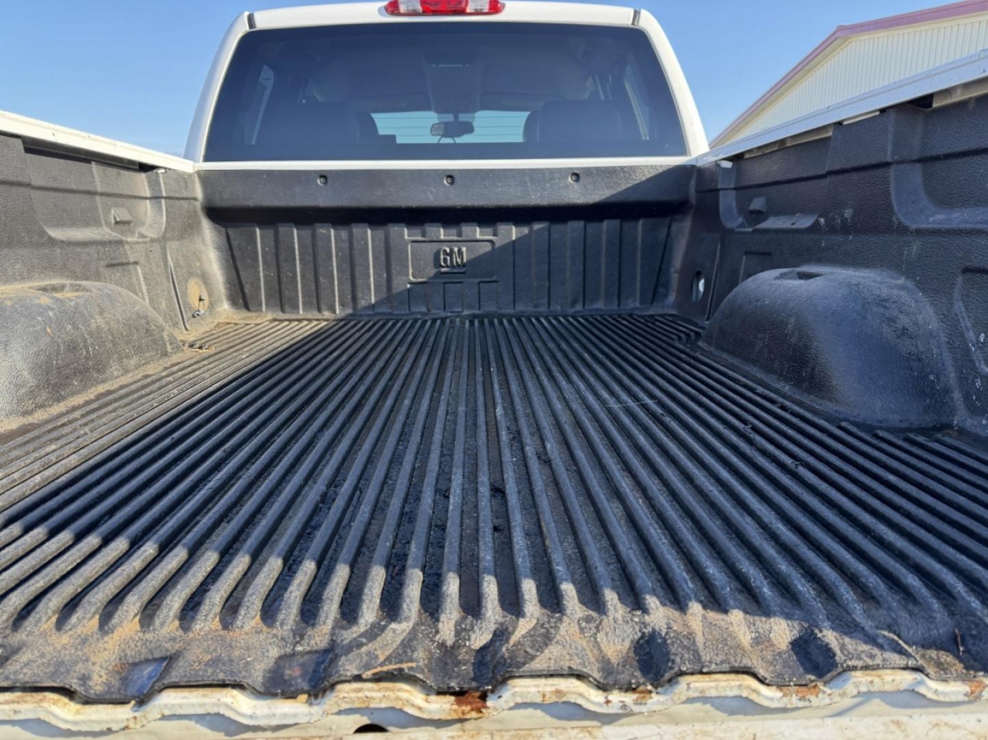 2010 WHITE /Black GMC Sierra 1500 SLT Ext. Cab 4WD (1GTSKWE31AZ) with an 5.3L V8 engine, Automatic transmission, located at 2990 Old Orchard Rd., Jackson, MO, 63755, 37.354214, -89.612106 - 2010 GMC Sierra 1500 SLT 163xxx miles 4x4 5.3L V8 Automatic Power/Heated Seats Remote Start Cruise Power Windows/Locks/Mirrors We have financing available and we accept trades! Fill out a credit application on our website or come by today! If you have any questions, give us a call at (573) - Photo#20