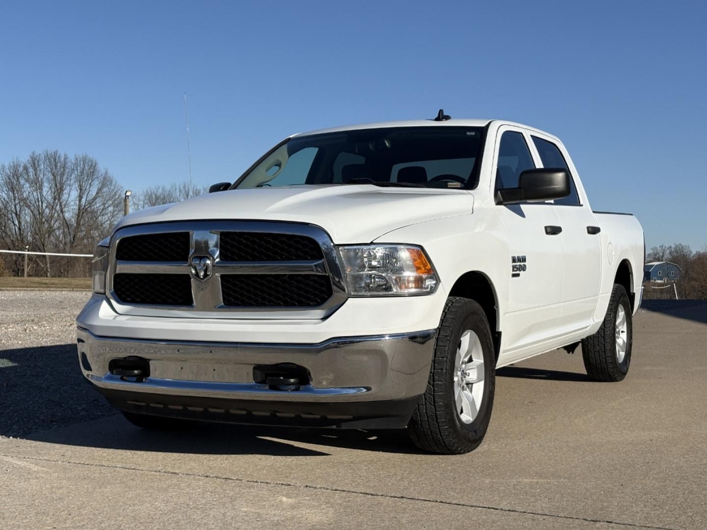 2022 WHITE /Gray RAM 1500 SLT Crew Cab SWB 4WD (3C6RR7LG1NG) with an 3.6L V6 engine, Automatic transmission, located at 2990 Old Orchard Rd., Jackson, MO, 63755, 37.354214, -89.612106 - 2022 Ram 1500 Classic SLT 1-Owner 31xxx miles 4x4 3.6L V6 Automatic Backup Camera Bluetooth Cruise Power Windows/Locks/Mirrors We have financing available and we accept trades! Fill out a credit application on our website or come by today! If you have any questions, give us a call at (573 - Photo#4