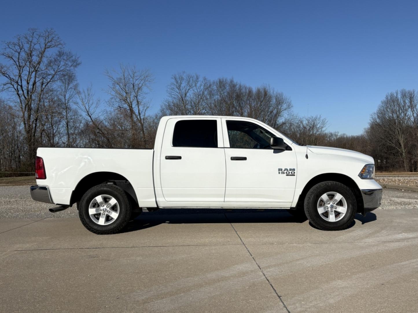 2022 WHITE /Gray RAM 1500 SLT Crew Cab SWB 4WD (3C6RR7LG1NG) with an 3.6L V6 engine, Automatic transmission, located at 2990 Old Orchard Rd., Jackson, MO, 63755, 37.354214, -89.612106 - 2022 Ram 1500 Classic SLT 1-Owner 31xxx miles 4x4 3.6L V6 Automatic Backup Camera Bluetooth Cruise Power Windows/Locks/Mirrors We have financing available and we accept trades! Fill out a credit application on our website or come by today! If you have any questions, give us a call at (573 - Photo#6