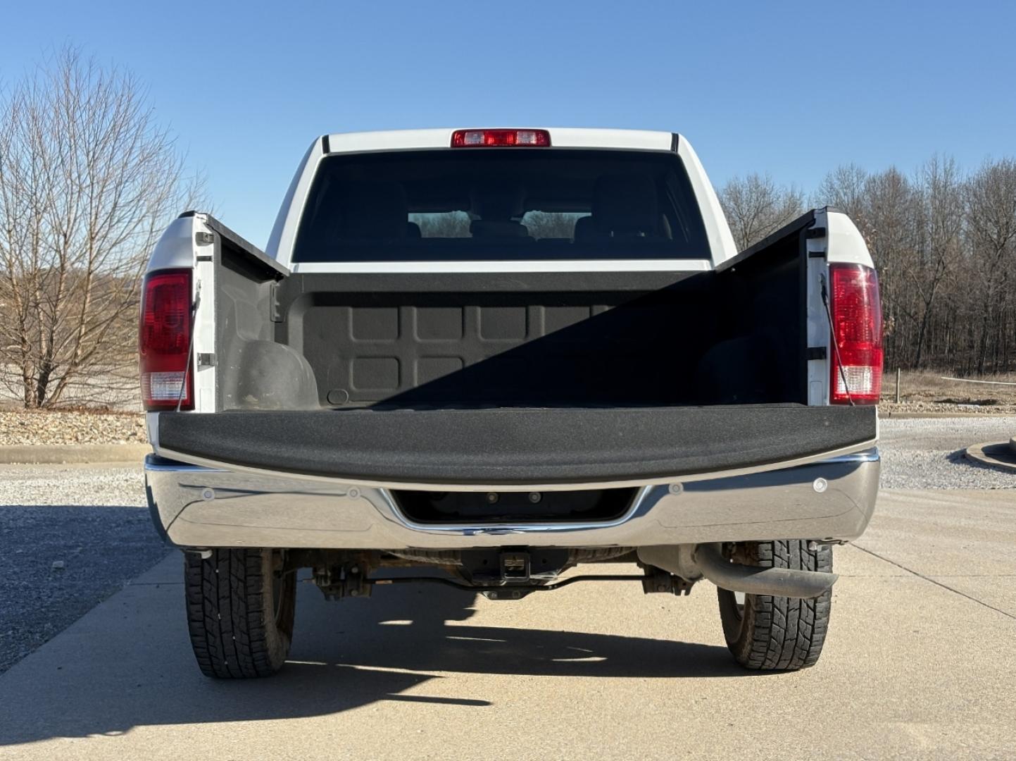 2022 WHITE /Gray RAM 1500 SLT Crew Cab SWB 4WD (3C6RR7LG1NG) with an 3.6L V6 engine, Automatic transmission, located at 2990 Old Orchard Rd., Jackson, MO, 63755, 37.354214, -89.612106 - 2022 Ram 1500 Classic SLT 1-Owner 31xxx miles 4x4 3.6L V6 Automatic Backup Camera Bluetooth Cruise Power Windows/Locks/Mirrors We have financing available and we accept trades! Fill out a credit application on our website or come by today! If you have any questions, give us a call at (573 - Photo#17