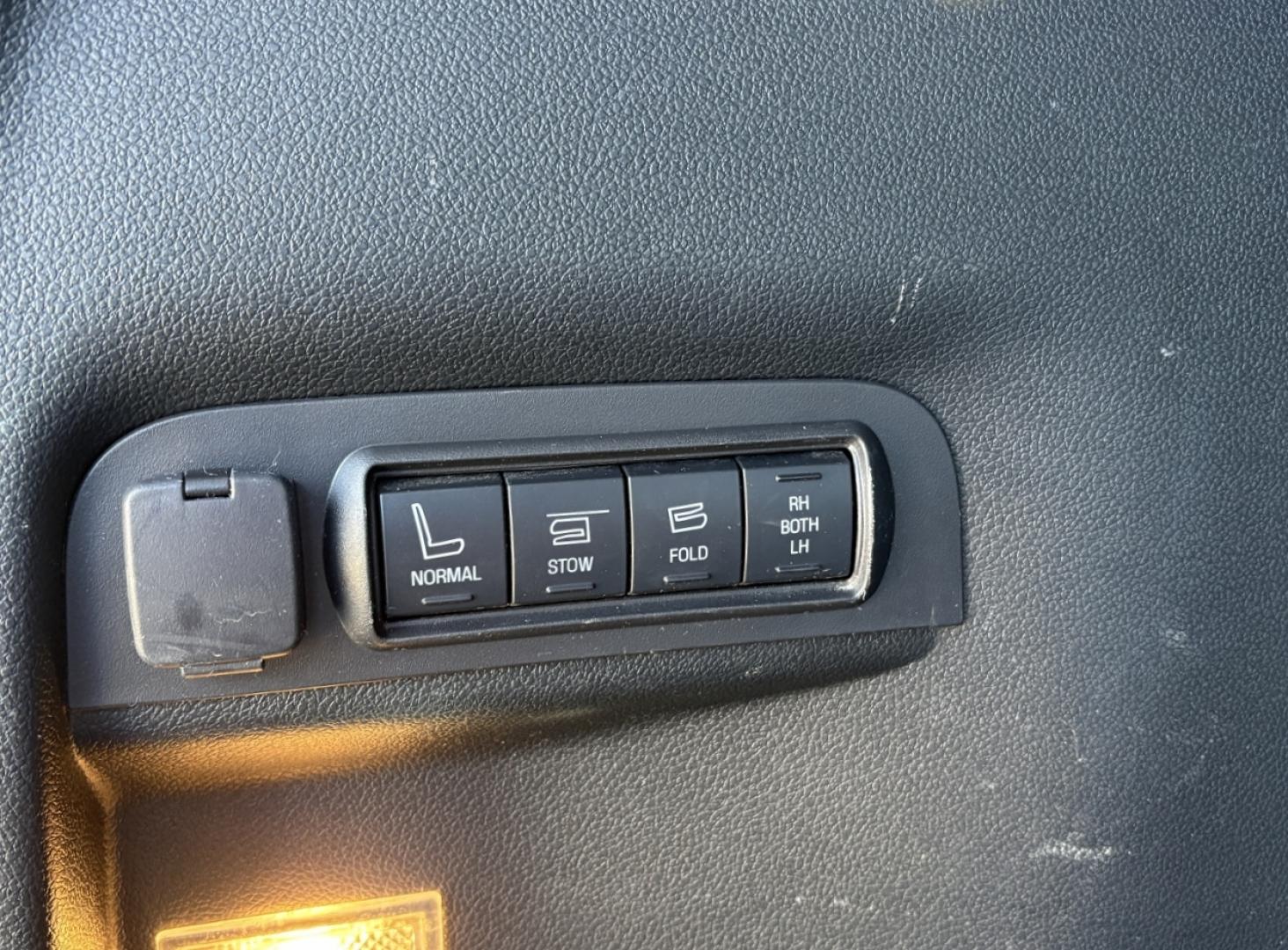 2019 GRAY /Black Ford Explorer Sport 4WD (1FM5K8GTXKG) with an 3.5L V6 engine, Automatic transmission, located at 2990 Old Orchard Rd., Jackson, MO, 63755, 37.354214, -89.612106 - 2019 Ford Explorer Sport 69xxx miles 4 Wheel Drive 3.5L V6 Automatic Leather 3rd Row Navigation Power/Heated Seats Heated Steering Wheel Backup Camera Bluetooth Remote Start Cruise Power Windows/Locks/Mirrors We have financing available and we accept trades! Fill out a credit applicat - Photo#23