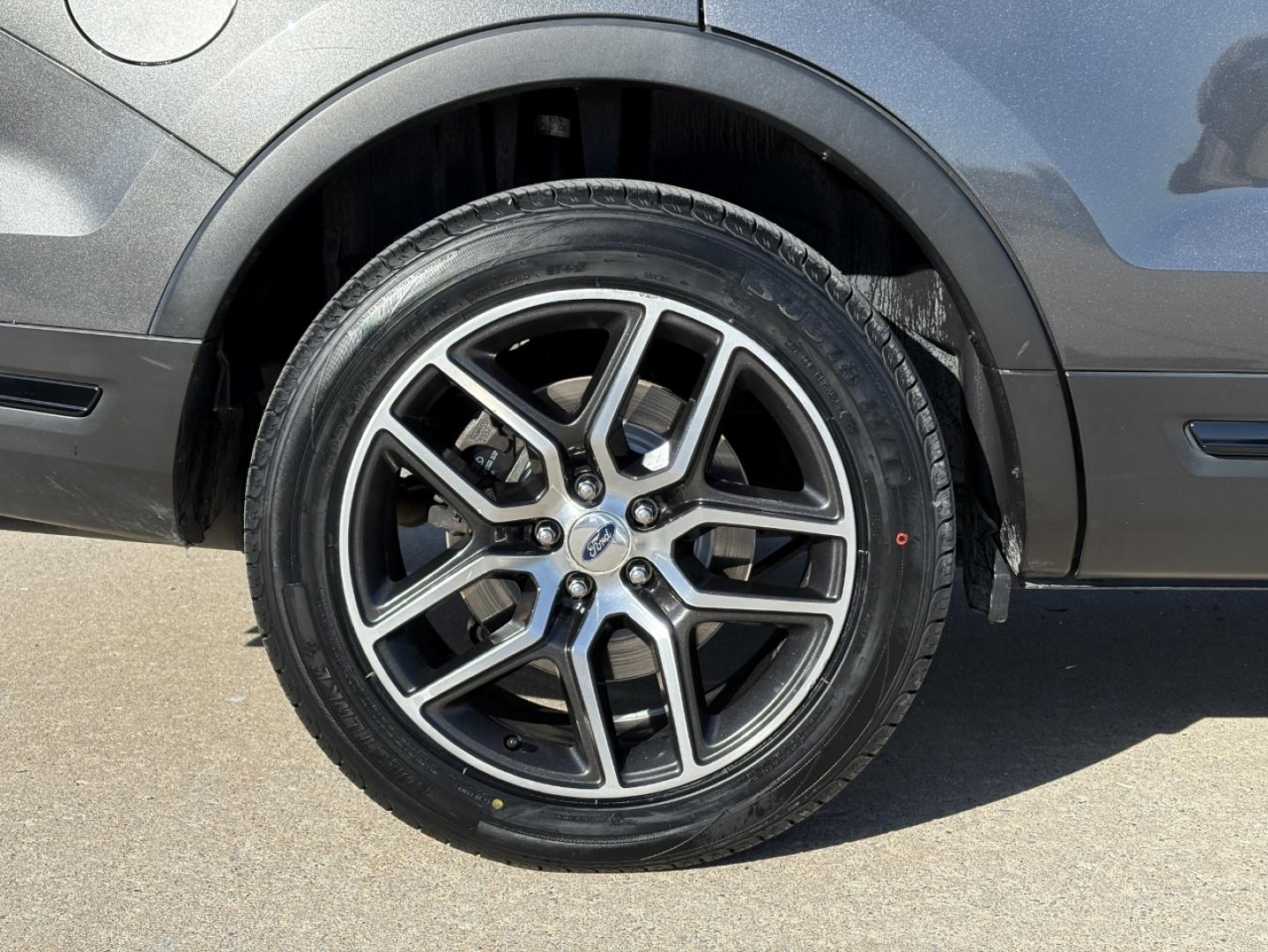 2019 GRAY /Black Ford Explorer Sport 4WD (1FM5K8GTXKG) with an 3.5L V6 engine, Automatic transmission, located at 2990 Old Orchard Rd., Jackson, MO, 63755, 37.354214, -89.612106 - 2019 Ford Explorer Sport 69xxx miles 4 Wheel Drive 3.5L V6 Automatic Leather 3rd Row Navigation Power/Heated Seats Heated Steering Wheel Backup Camera Bluetooth Remote Start Cruise Power Windows/Locks/Mirrors We have financing available and we accept trades! Fill out a credit applicat - Photo#43