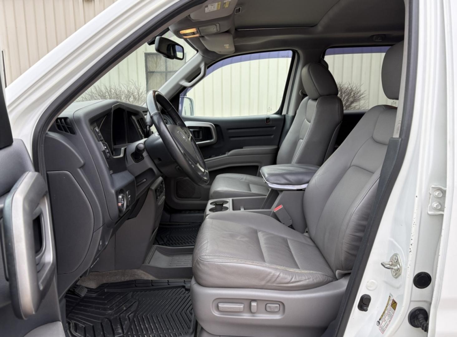 2013 WHITE /Gray Honda Ridgeline RTL (5FPYK1F50DB) with an 3.5L V6 engine, Automatic transmission, located at 2990 Old Orchard Rd., Jackson, MO, 63755, 37.354214, -89.612106 - 2013 Honda Ridgeline RTL 80xxx miles 4x4 3.5L V6 Automatic Leather Navigation Power/Heated Seats Backup Camera Sunroof Cruise Power Windows/Locks/Mirrors We have financing available and we accept trades! Fill out a credit application on our website or come by today! If you have any ques - Photo#16