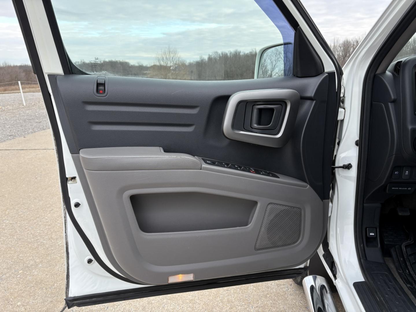 2013 WHITE /Gray Honda Ridgeline RTL (5FPYK1F50DB) with an 3.5L V6 engine, Automatic transmission, located at 2990 Old Orchard Rd., Jackson, MO, 63755, 37.354214, -89.612106 - 2013 Honda Ridgeline RTL 80xxx miles 4x4 3.5L V6 Automatic Leather Navigation Power/Heated Seats Backup Camera Sunroof Cruise Power Windows/Locks/Mirrors We have financing available and we accept trades! Fill out a credit application on our website or come by today! If you have any ques - Photo#15