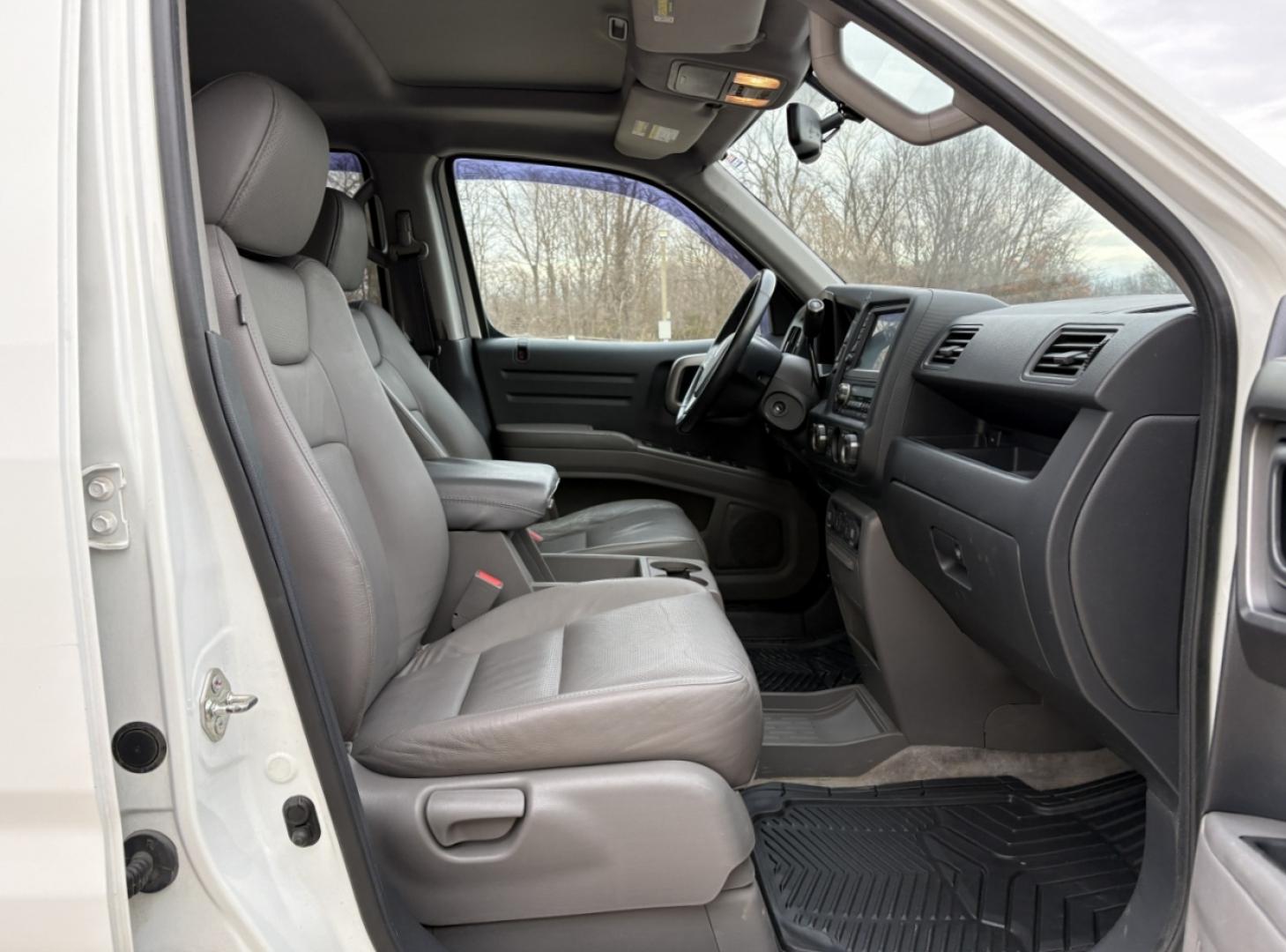 2013 WHITE /Gray Honda Ridgeline RTL (5FPYK1F50DB) with an 3.5L V6 engine, Automatic transmission, located at 2990 Old Orchard Rd., Jackson, MO, 63755, 37.354214, -89.612106 - 2013 Honda Ridgeline RTL 80xxx miles 4x4 3.5L V6 Automatic Leather Navigation Power/Heated Seats Backup Camera Sunroof Cruise Power Windows/Locks/Mirrors We have financing available and we accept trades! Fill out a credit application on our website or come by today! If you have any ques - Photo#18