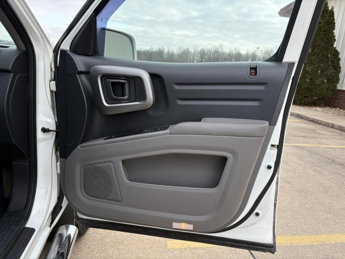 2013 WHITE /Gray Honda Ridgeline RTL (5FPYK1F50DB) with an 3.5L V6 engine, Automatic transmission, located at 2990 Old Orchard Rd., Jackson, MO, 63755, 37.354214, -89.612106 - 2013 Honda Ridgeline RTL 80xxx miles 4x4 3.5L V6 Automatic Leather Navigation Power/Heated Seats Backup Camera Sunroof Cruise Power Windows/Locks/Mirrors We have financing available and we accept trades! Fill out a credit application on our website or come by today! If you have any ques - Photo#17