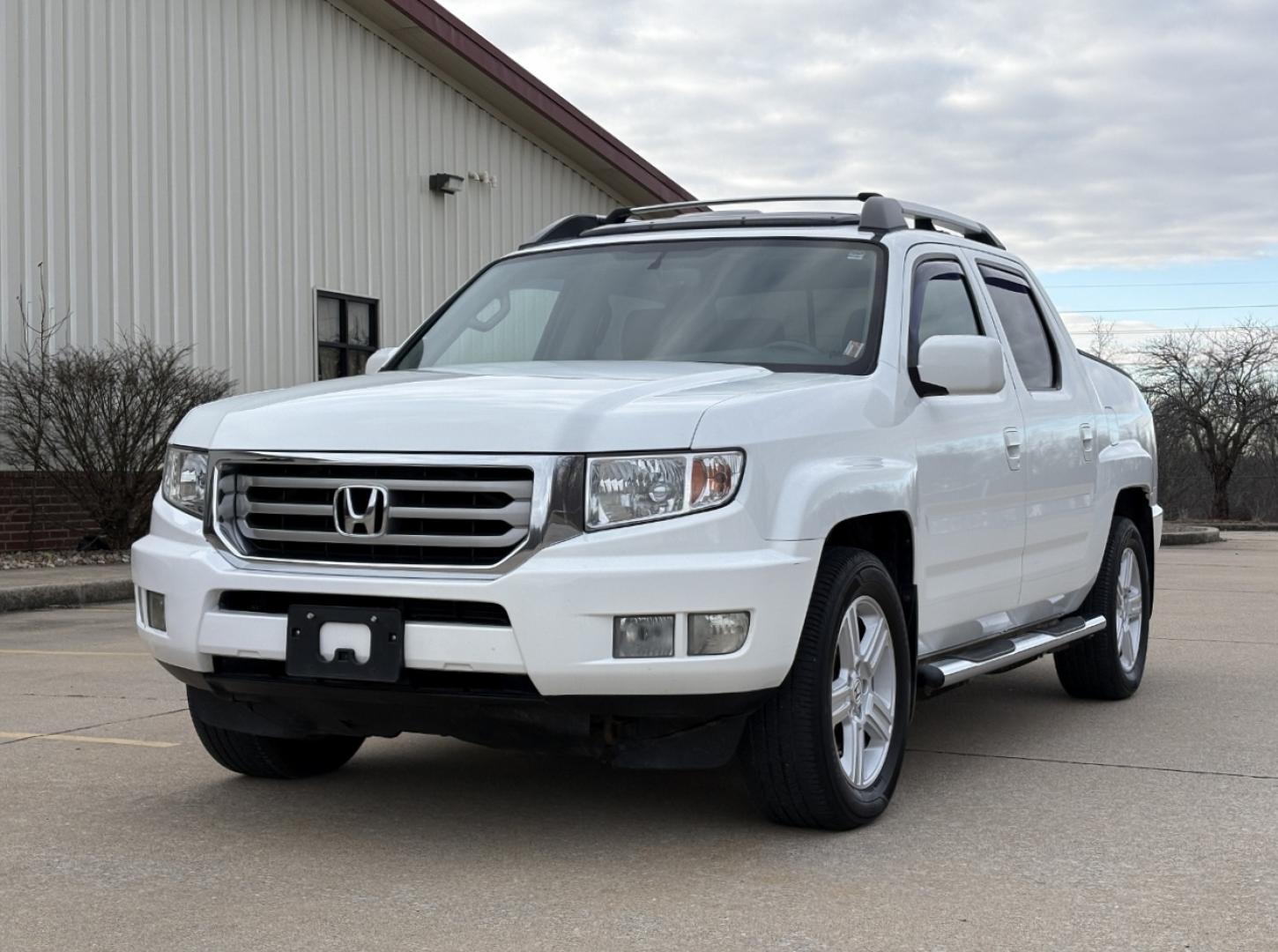 2013 WHITE /Gray Honda Ridgeline RTL (5FPYK1F50DB) with an 3.5L V6 engine, Automatic transmission, located at 2990 Old Orchard Rd., Jackson, MO, 63755, 37.354214, -89.612106 - 2013 Honda Ridgeline RTL 80xxx miles 4x4 3.5L V6 Automatic Leather Navigation Power/Heated Seats Backup Camera Sunroof Cruise Power Windows/Locks/Mirrors We have financing available and we accept trades! Fill out a credit application on our website or come by today! If you have any ques - Photo#8