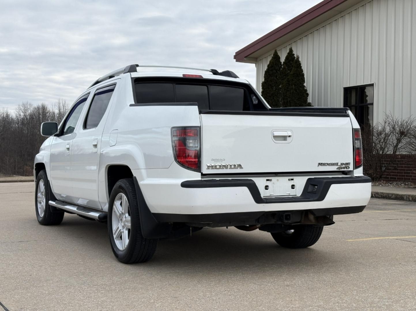 2013 WHITE /Gray Honda Ridgeline RTL (5FPYK1F50DB) with an 3.5L V6 engine, Automatic transmission, located at 2990 Old Orchard Rd., Jackson, MO, 63755, 37.354214, -89.612106 - 2013 Honda Ridgeline RTL 80xxx miles 4x4 3.5L V6 Automatic Leather Navigation Power/Heated Seats Backup Camera Sunroof Cruise Power Windows/Locks/Mirrors We have financing available and we accept trades! Fill out a credit application on our website or come by today! If you have any ques - Photo#12