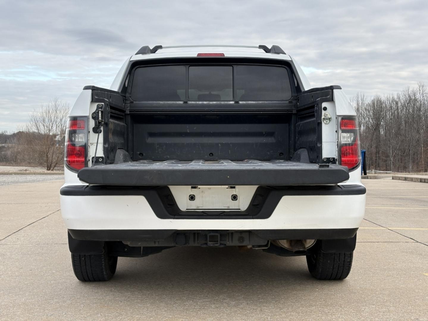 2013 WHITE /Gray Honda Ridgeline RTL (5FPYK1F50DB) with an 3.5L V6 engine, Automatic transmission, located at 2990 Old Orchard Rd., Jackson, MO, 63755, 37.354214, -89.612106 - 2013 Honda Ridgeline RTL 80xxx miles 4x4 3.5L V6 Automatic Leather Navigation Power/Heated Seats Backup Camera Sunroof Cruise Power Windows/Locks/Mirrors We have financing available and we accept trades! Fill out a credit application on our website or come by today! If you have any ques - Photo#21