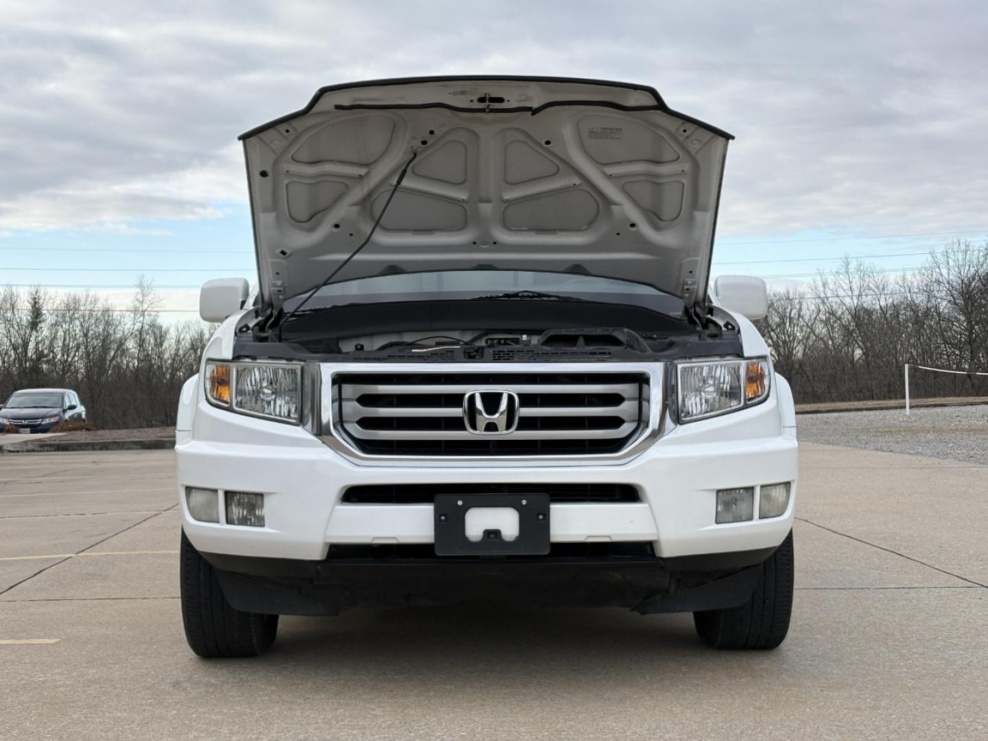 2013 WHITE /Gray Honda Ridgeline RTL (5FPYK1F50DB) with an 3.5L V6 engine, Automatic transmission, located at 2990 Old Orchard Rd., Jackson, MO, 63755, 37.354214, -89.612106 - 2013 Honda Ridgeline RTL 80xxx miles 4x4 3.5L V6 Automatic Leather Navigation Power/Heated Seats Backup Camera Sunroof Cruise Power Windows/Locks/Mirrors We have financing available and we accept trades! Fill out a credit application on our website or come by today! If you have any ques - Photo#32