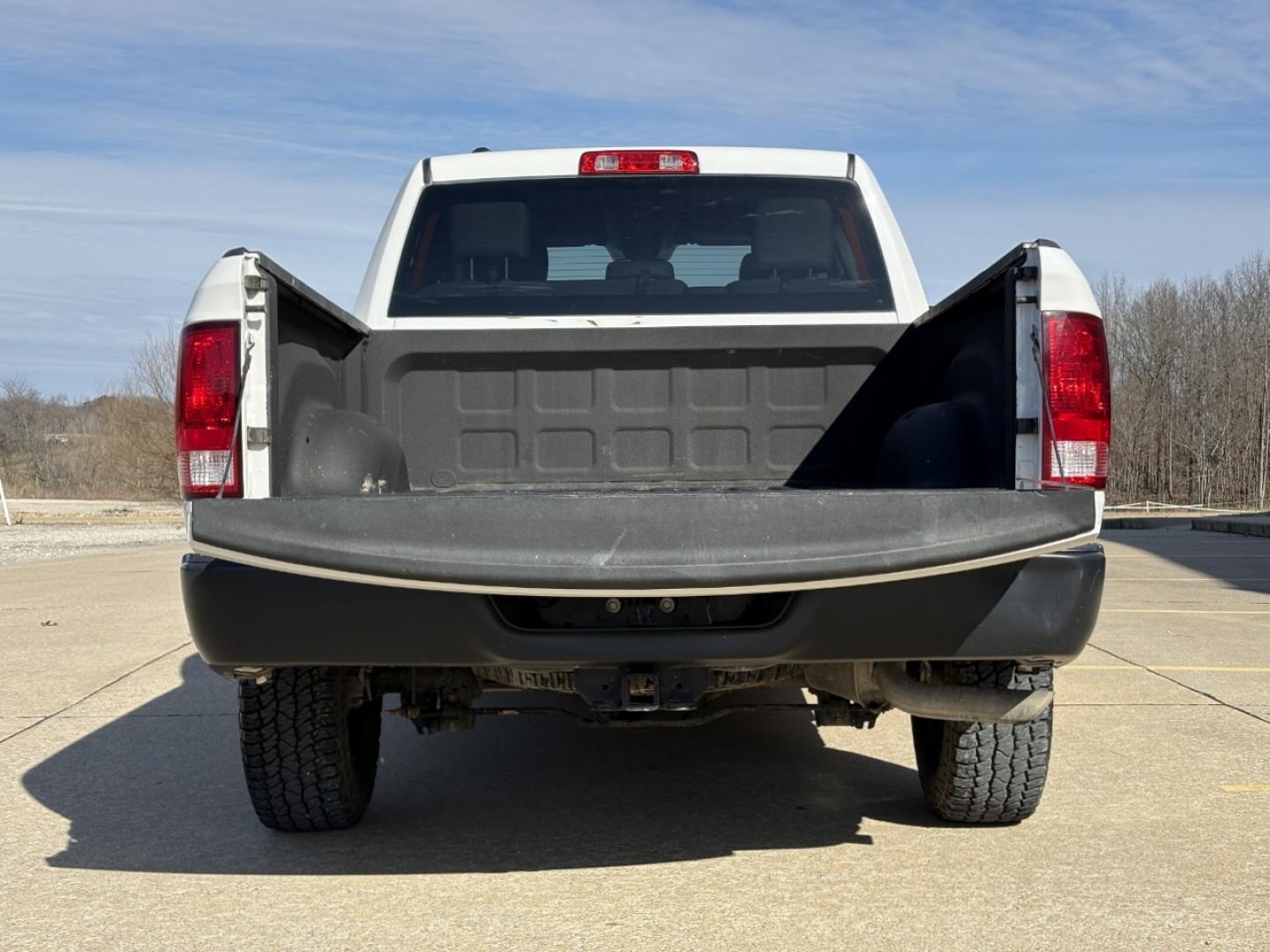 2019 WHITE /Gray RAM 1500 Tradesman Quad Cab 4WD (1C6RR7FG5KS) with an 3.6L V6 engine, Automatic transmission, located at 2990 Old Orchard Rd., Jackson, MO, 63755, 37.354214, -89.612106 - 2019 Ram 1500 Classic Tradesman 1-Owner 104xxx miles 4x4 3.6L V8 Automatic Vinyl Seats Backup Camera Bluetooth Cruise Power Windows/Locks/Mirrors We have financing available and we accept trades! Fill out a credit application on our website or come by today! If you have any questions, gi - Photo#17