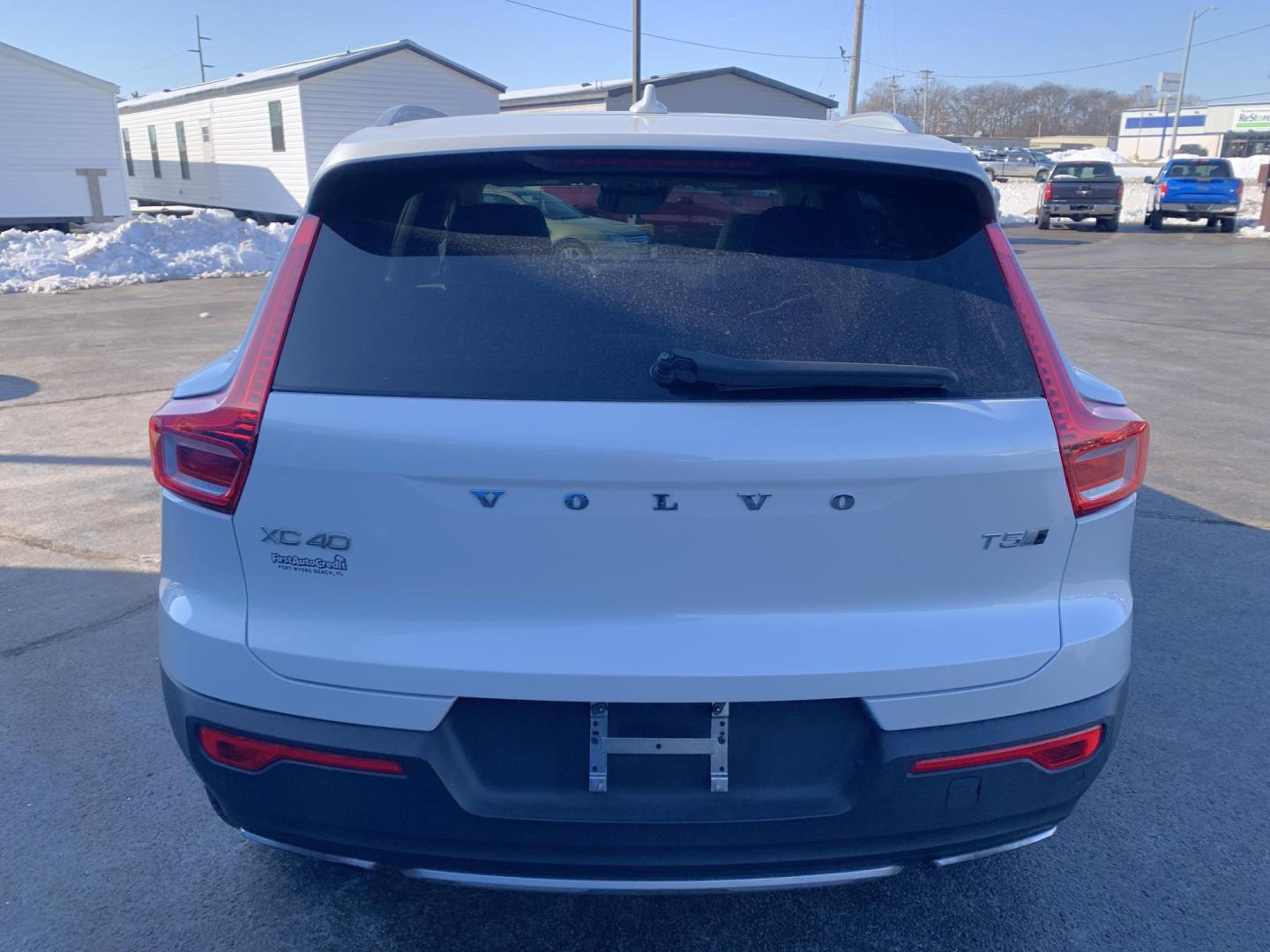 2020 WHITE /WHITE Volvo XC40 T5 Inscription AWD (YV4162UL1L2) with an 2.0L L4 DOHC 16V engine, Automatic transmission, located at 506 S. Kingshighway, Cape Girardeau, MO, 63703, (573) 235-5000, 37.294991, -89.553635 - 2020 Volvo XC40 AWD 74,xxx miles Alarm System Bluetooth Cruise Control Folding Rear Seat Heated Seats Heated Steering Wheel Integrated Garage Door Opener Leather Seats Navigation System Power Driver's Seat Power Outlet Power Windows Premium Radio Remote Engine Start Remote Keyless E - Photo#5